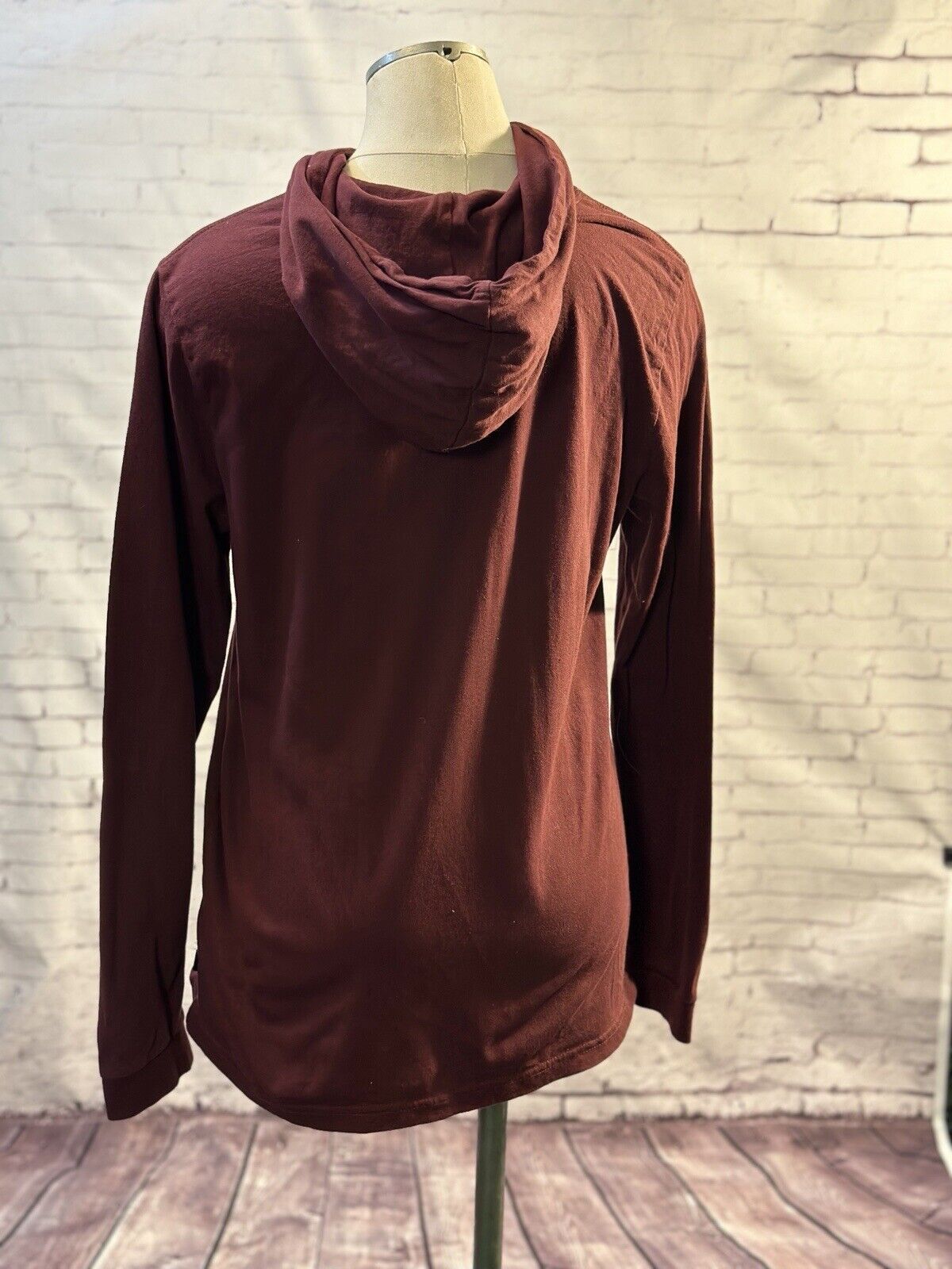 Vans long sleeve hooded tshirt, boys/youth XL, burgandy WCLTH