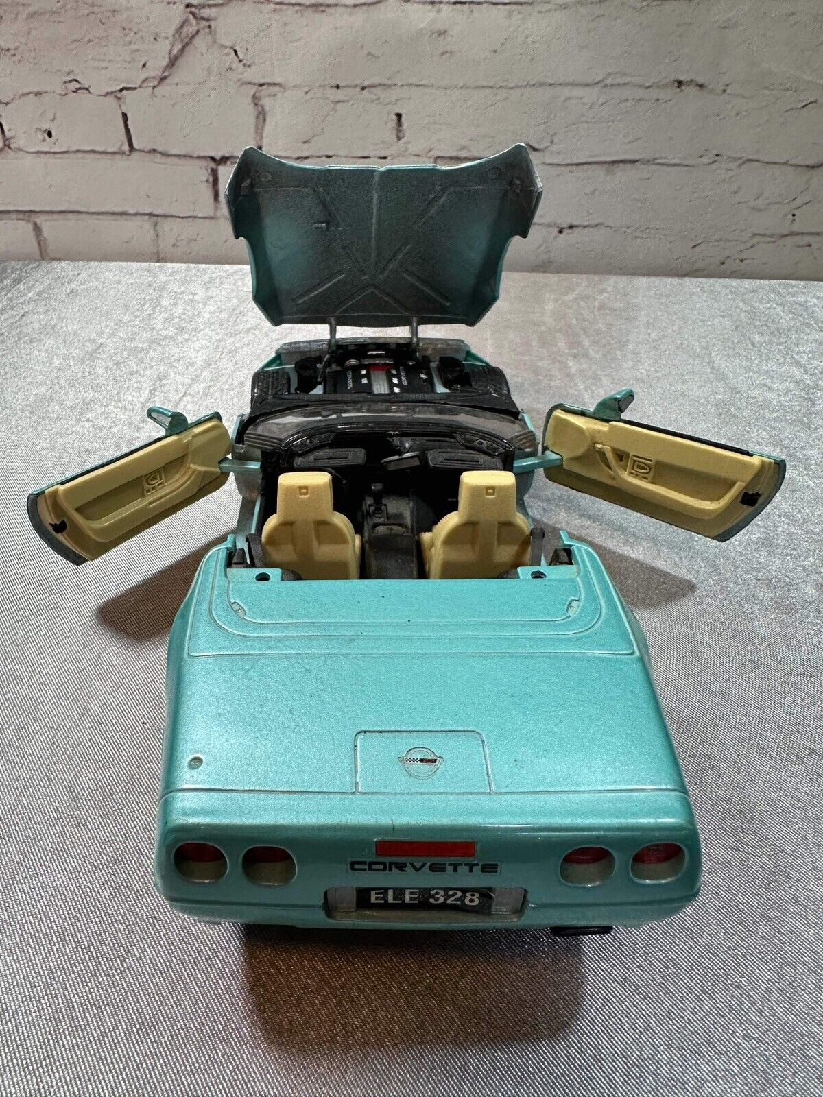 Maisto Special Ed. 1996 Powder Light Blue Chevrolet Corvette 1:18 Diecast VTY002