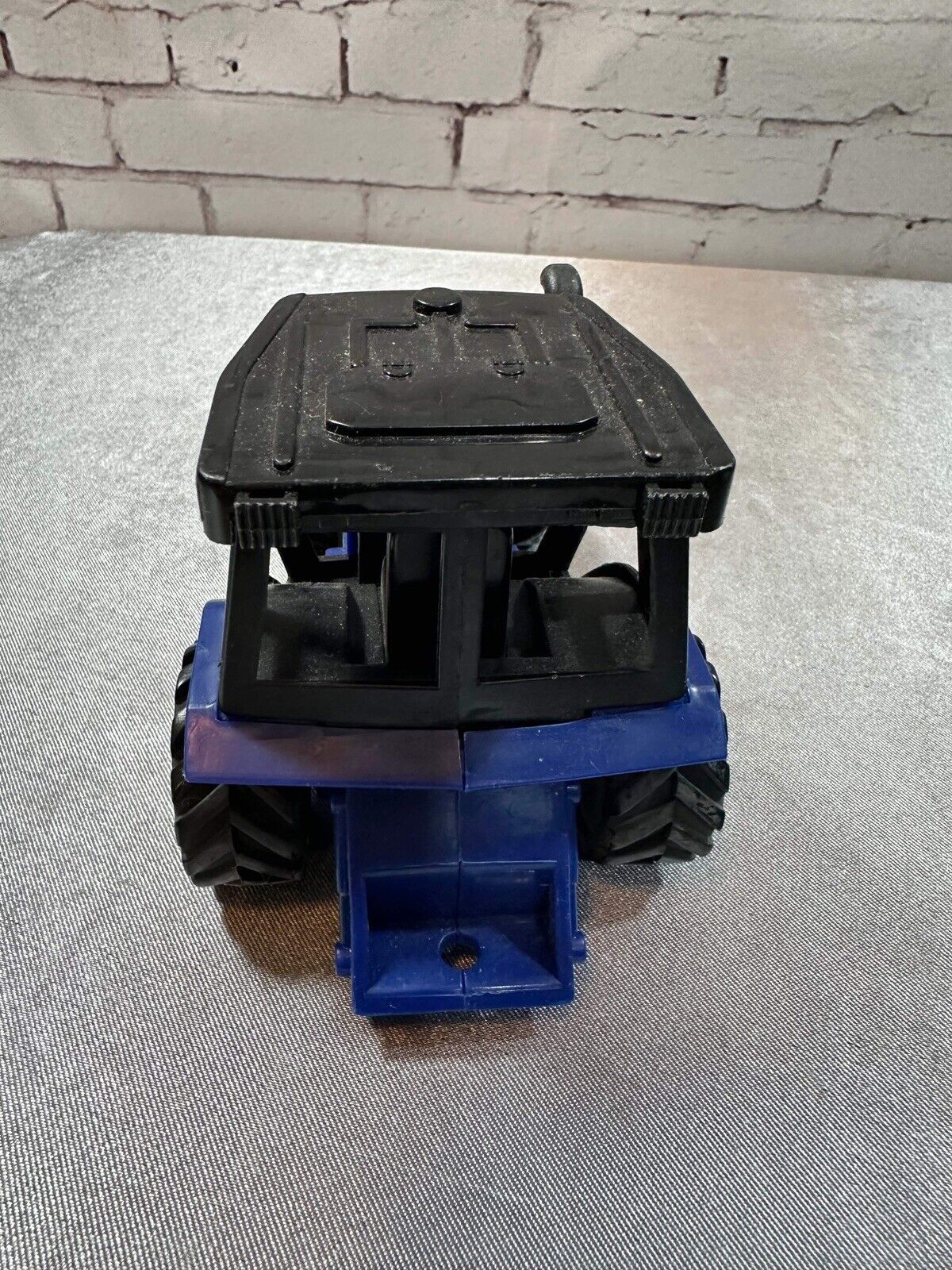 Unmarked Vintage Harvesting Farming Truck VTY 004