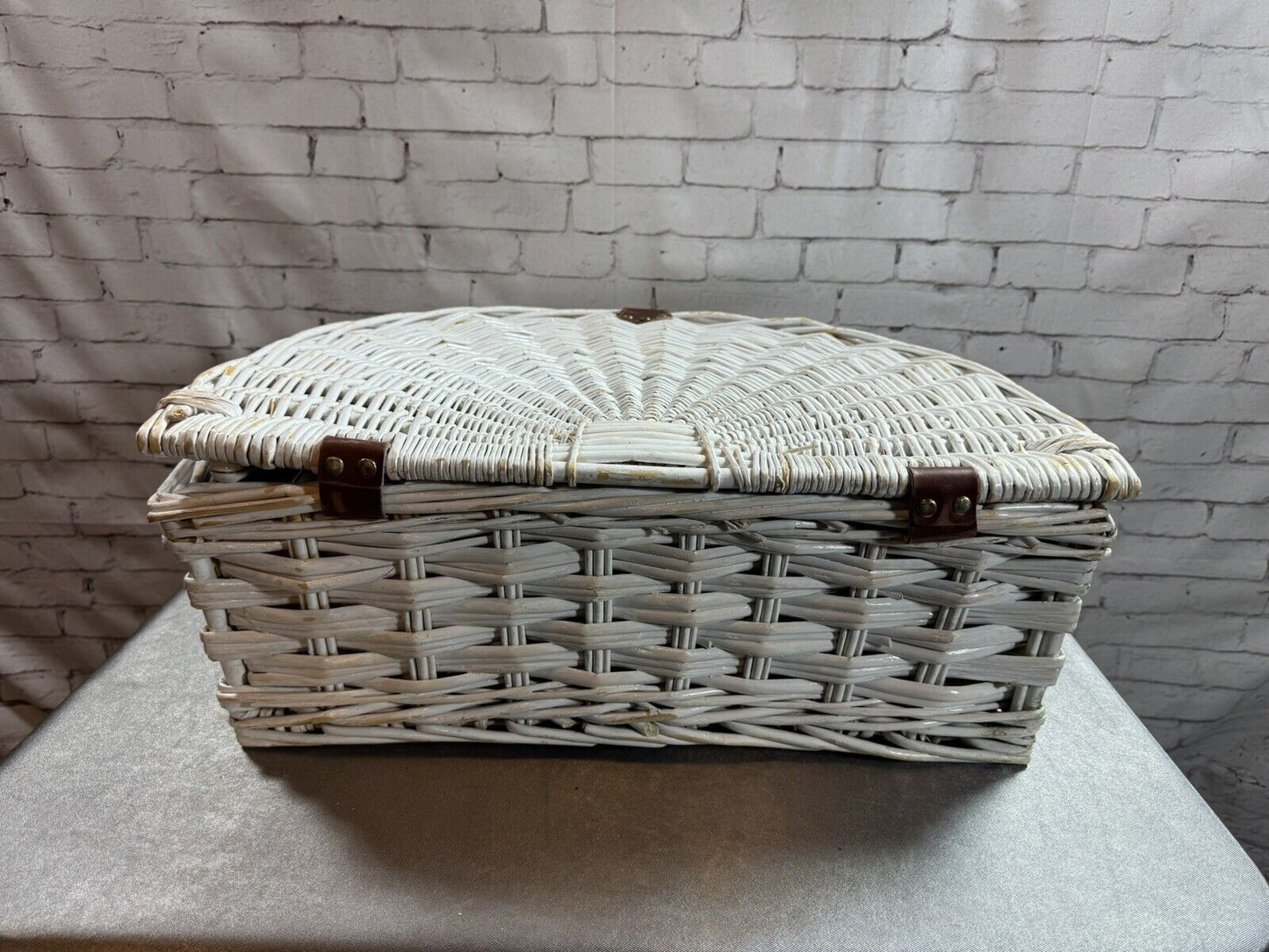 Handwoven English Style Picnic Outdoor Leisure Basket Set For Two TNO MISC