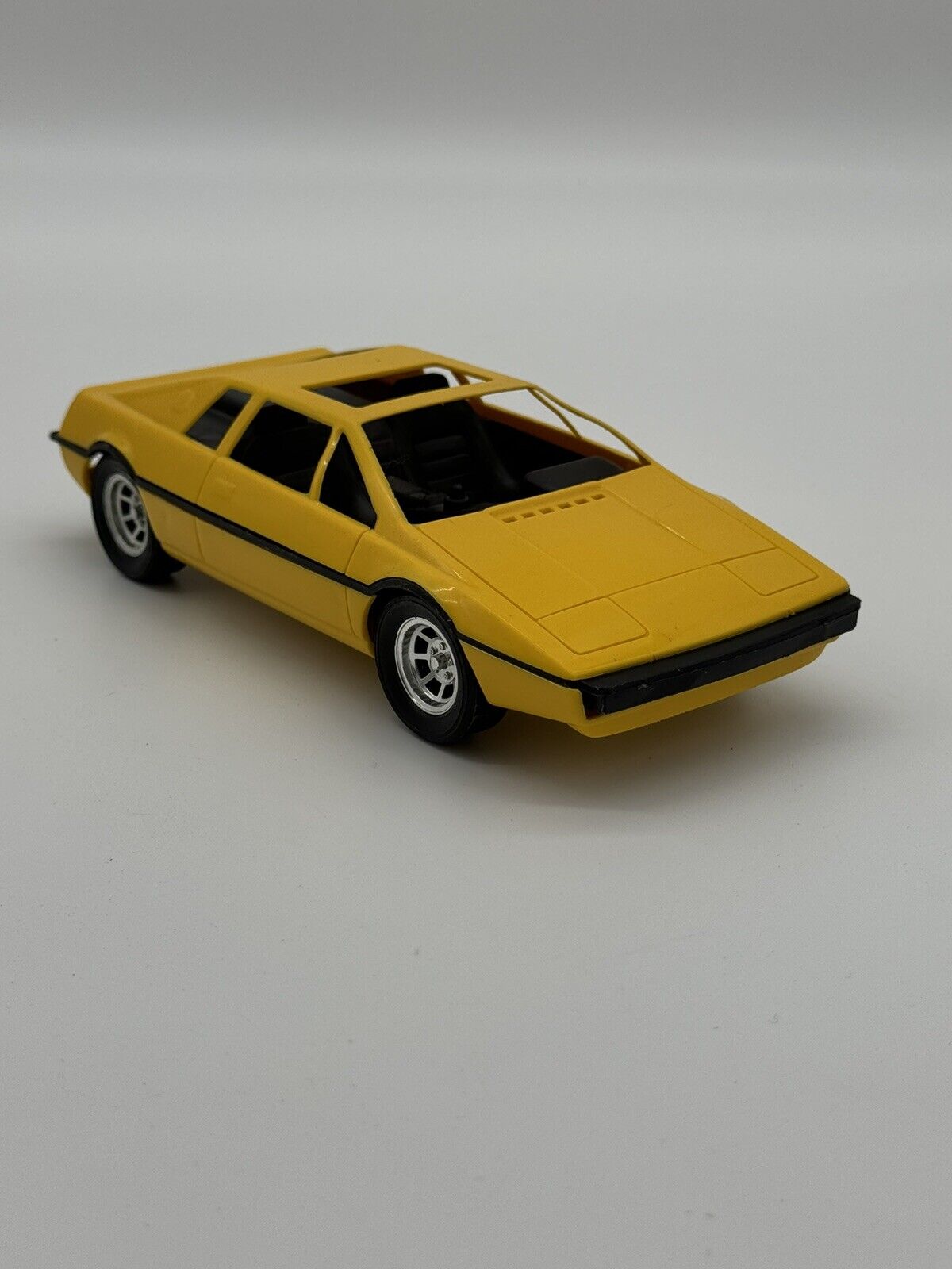 1/20 SCALE 1980s VINTAGE TESTORS #1022 LOTUS ESPIRIT YELLOW PLASTIC CAR VTY 005