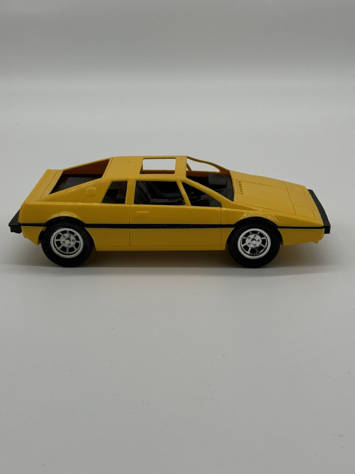 1/20 SCALE 1980s VINTAGE TESTORS #1022 LOTUS ESPIRIT YELLOW PLASTIC CAR VTY 005