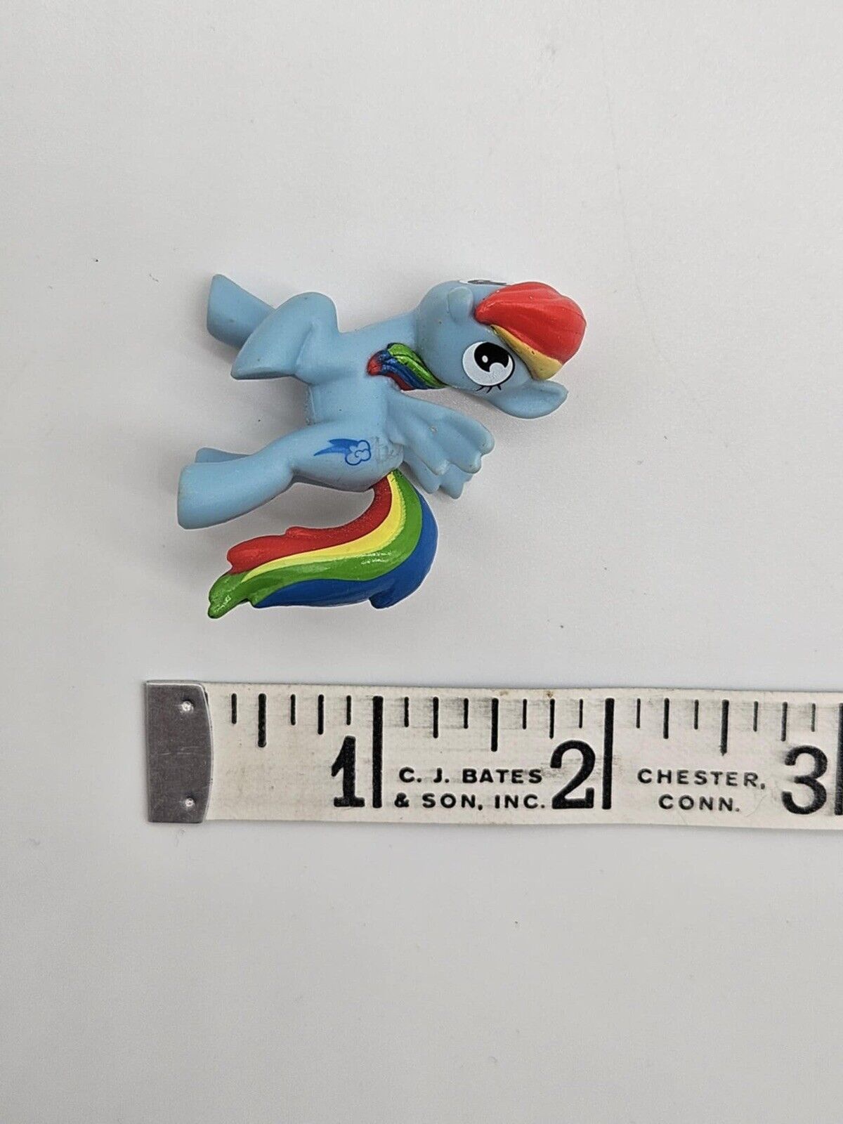 My Little Pony MLP Hersey Treasure Surprise Rainbow Dash Mini Figure