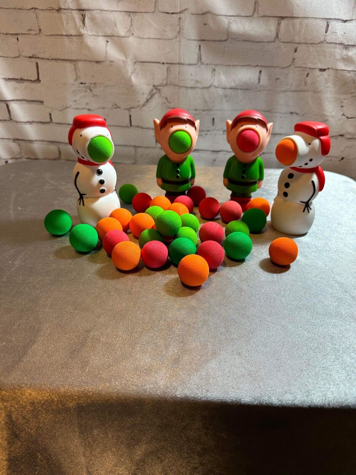 Hog Wild Holiday Poppers Christmas w/ Soft Foam Balls VTY