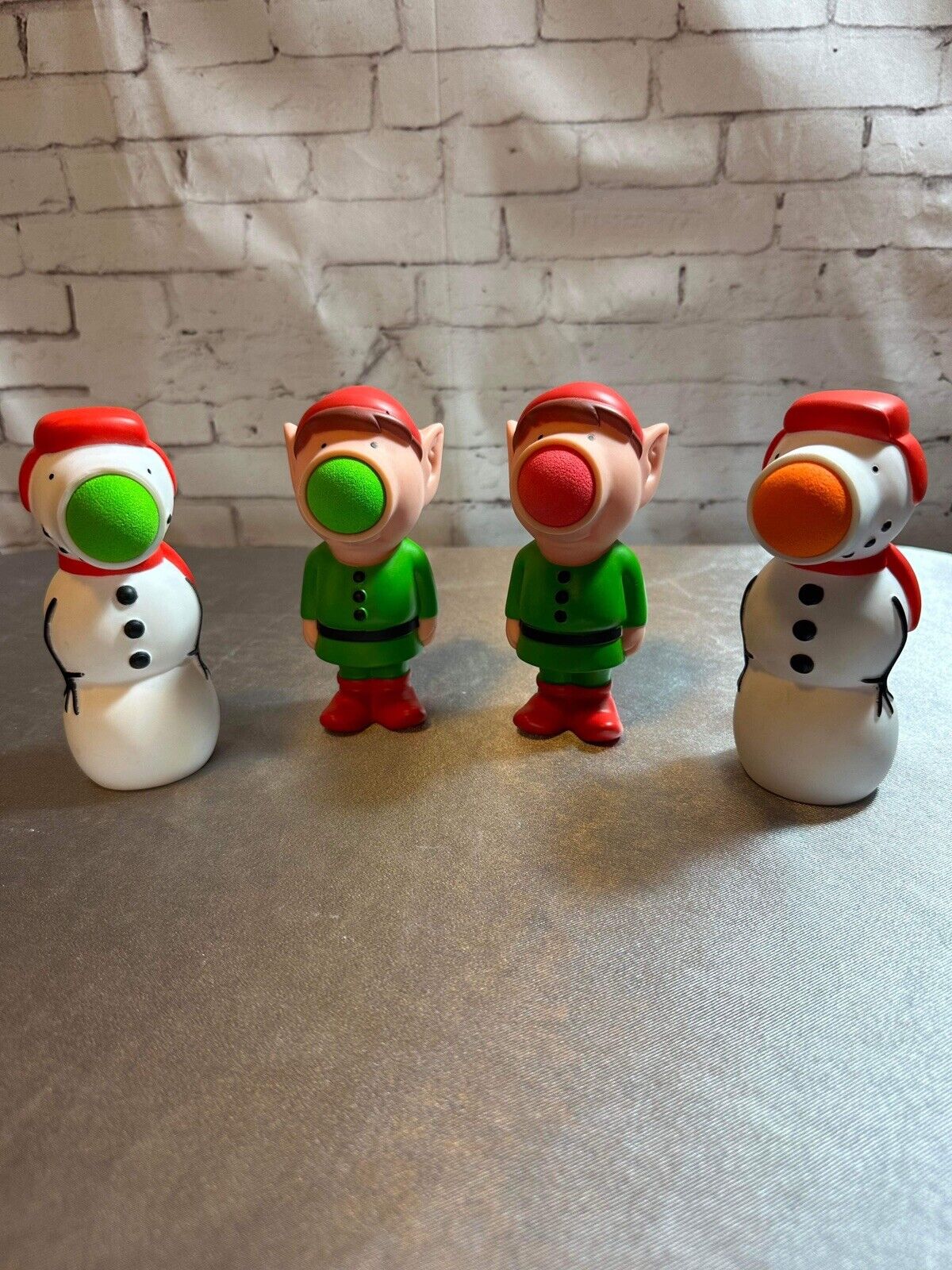 Hog Wild Holiday Poppers Christmas w/ Soft Foam Balls VTY