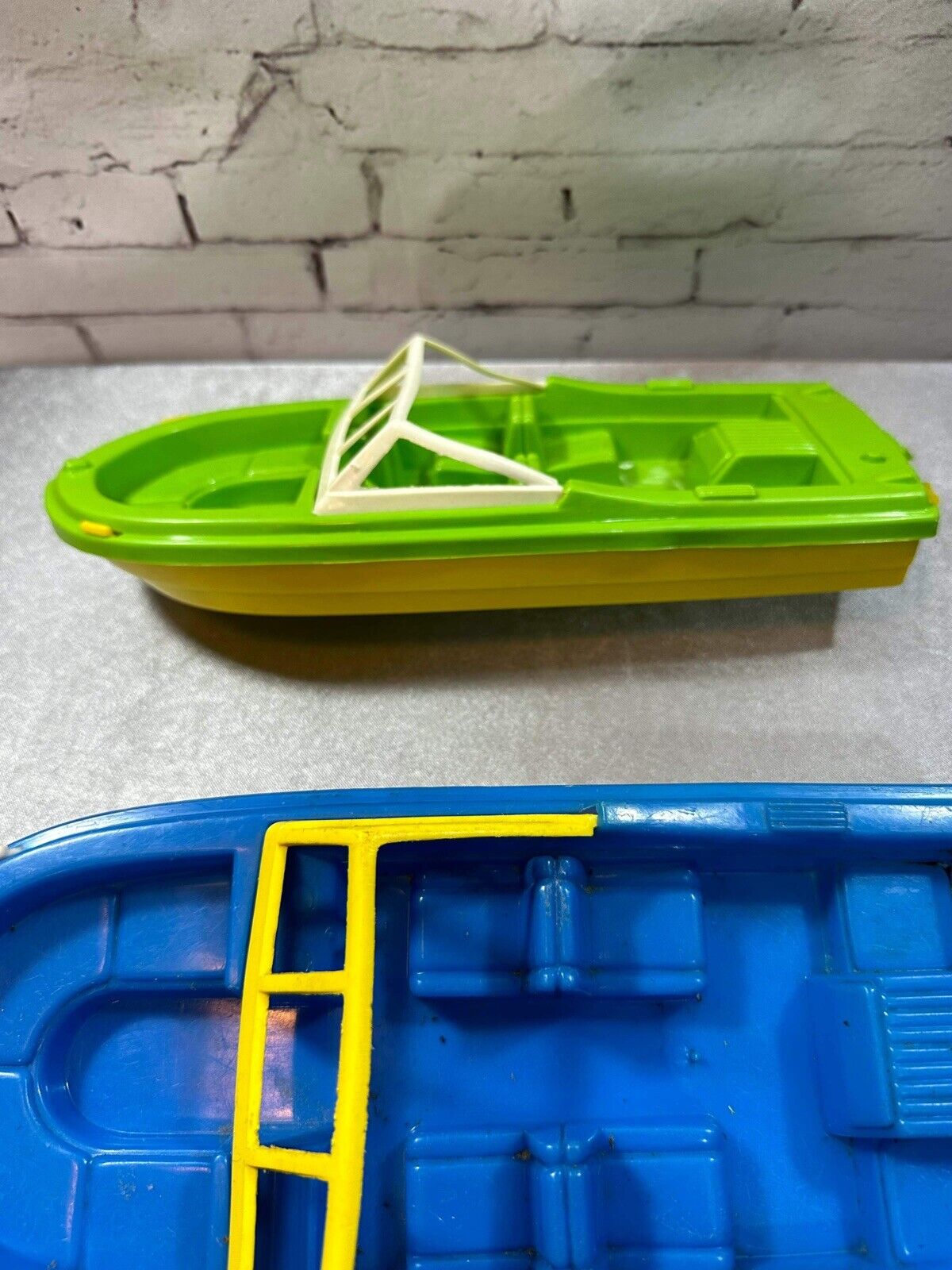 2 VTG GAY TOYS PLASTIC FISHING SPEED BOAT INBOARD USA GREEN & BLUE VTY 004