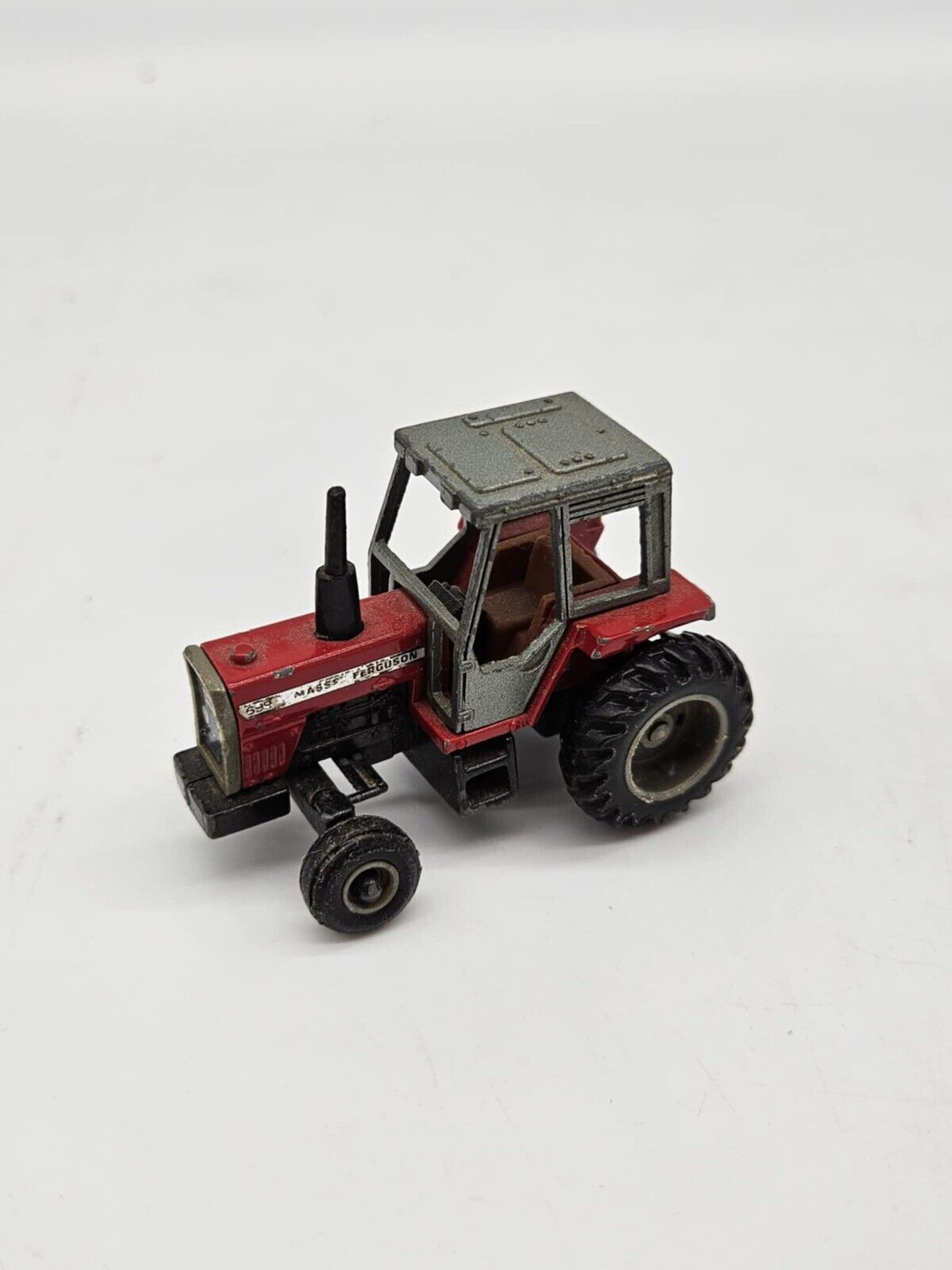 1/64 Massey Ferguson 699 Tractor