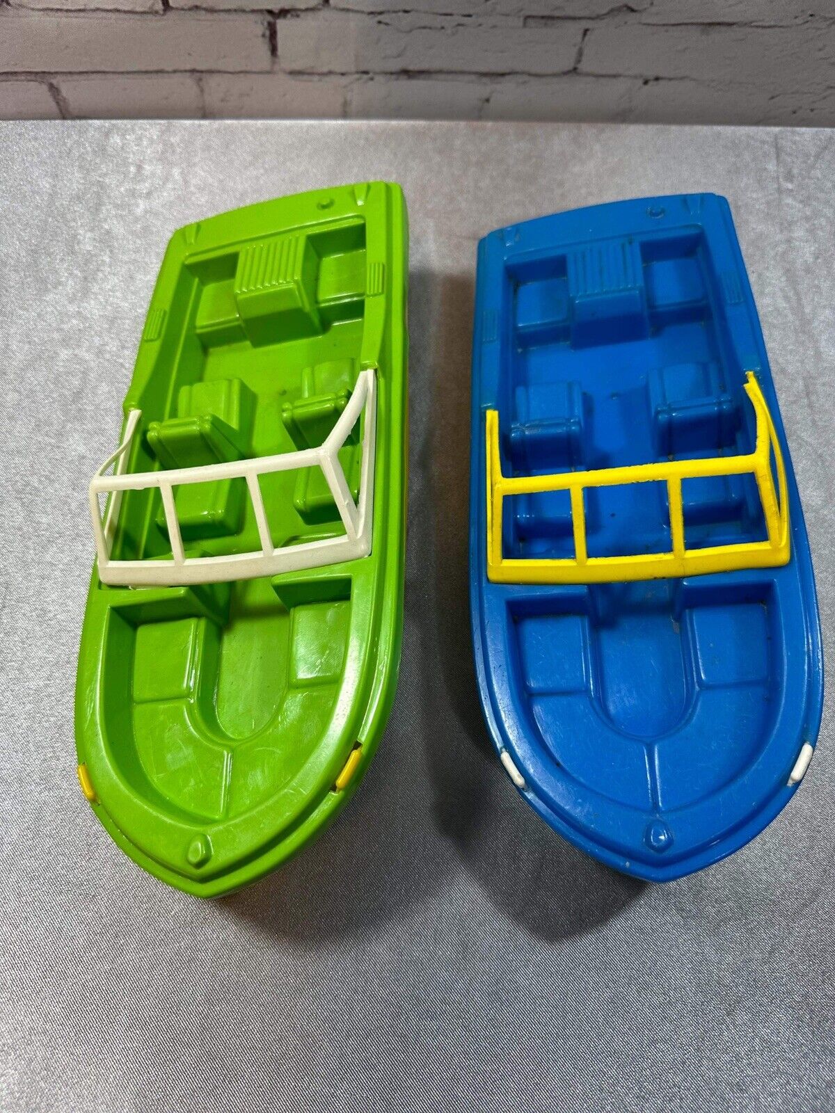 2 VTG GAY TOYS PLASTIC FISHING SPEED BOAT INBOARD USA GREEN & BLUE VTY 004