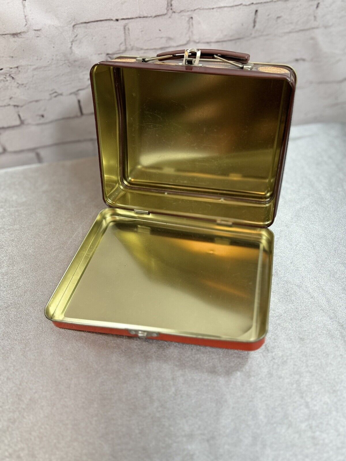 Reese's Milk Chocolate Peanut Butter Cup mini Metal Lunch Box TNO QCC