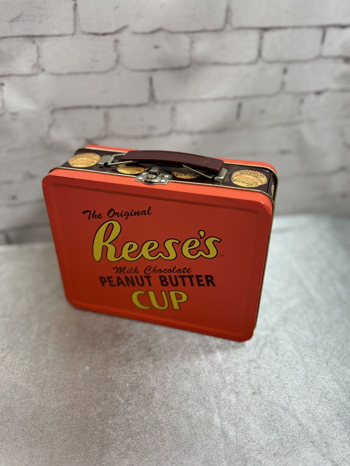 Reese's Milk Chocolate Peanut Butter Cup mini Metal Lunch Box TNO QCC