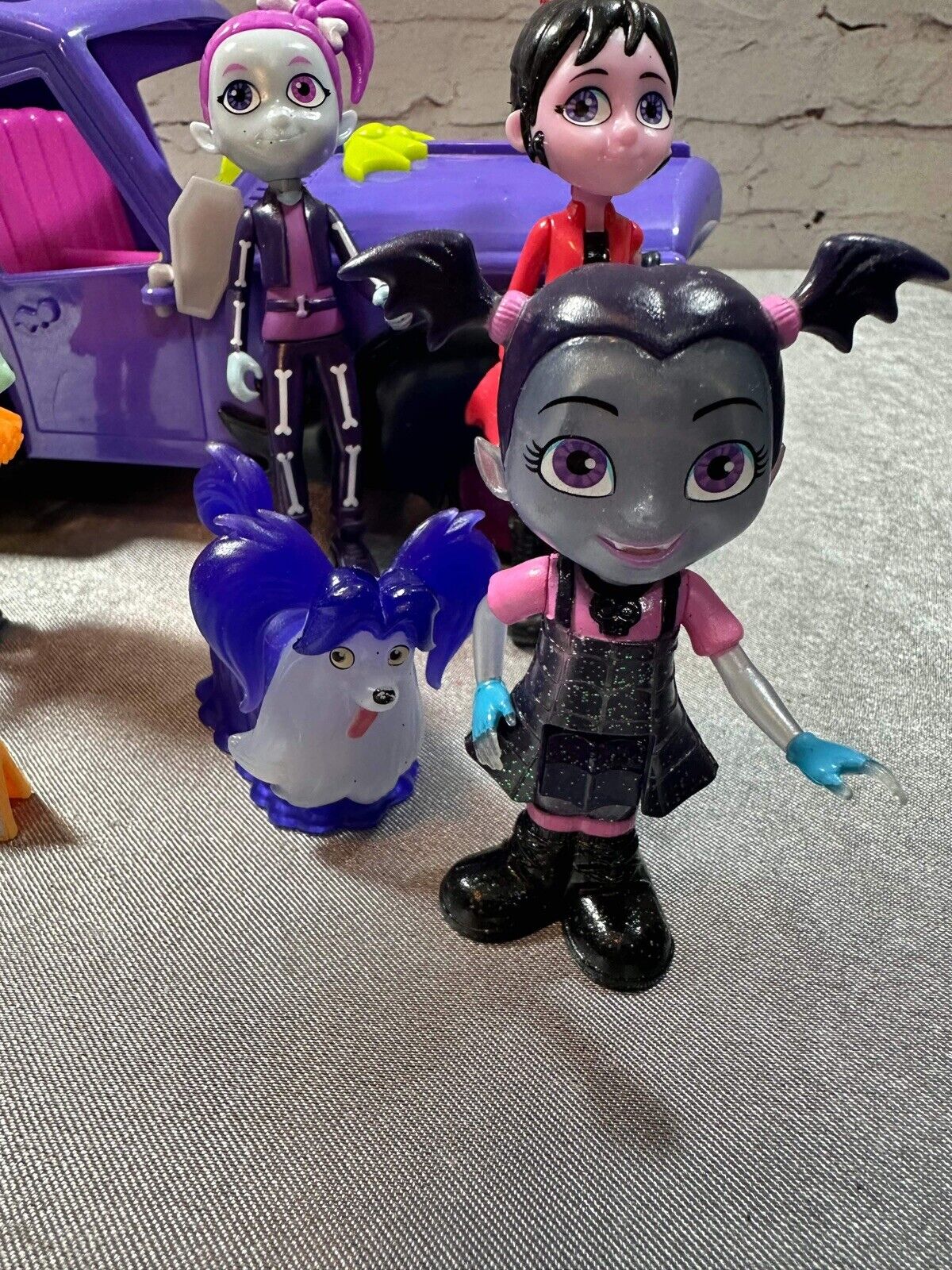 Disney Vamprina and The Scream Girls Figures Set w/ Car VTY 003