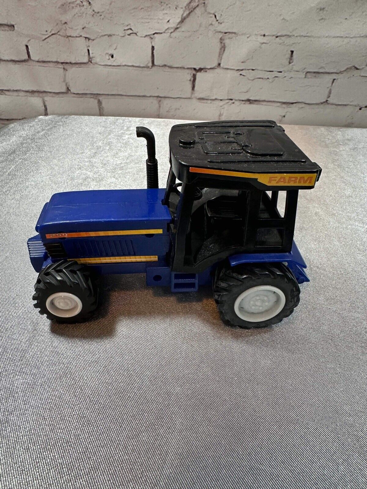 Unmarked Vintage Harvesting Farming Truck VTY 004
