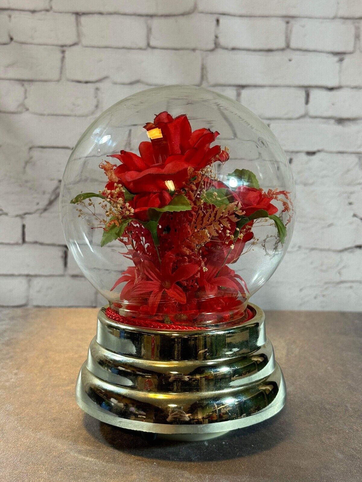Vintage 1070s Illuminated Red Roses Glass Globe Windup Music Spins VHD QCC