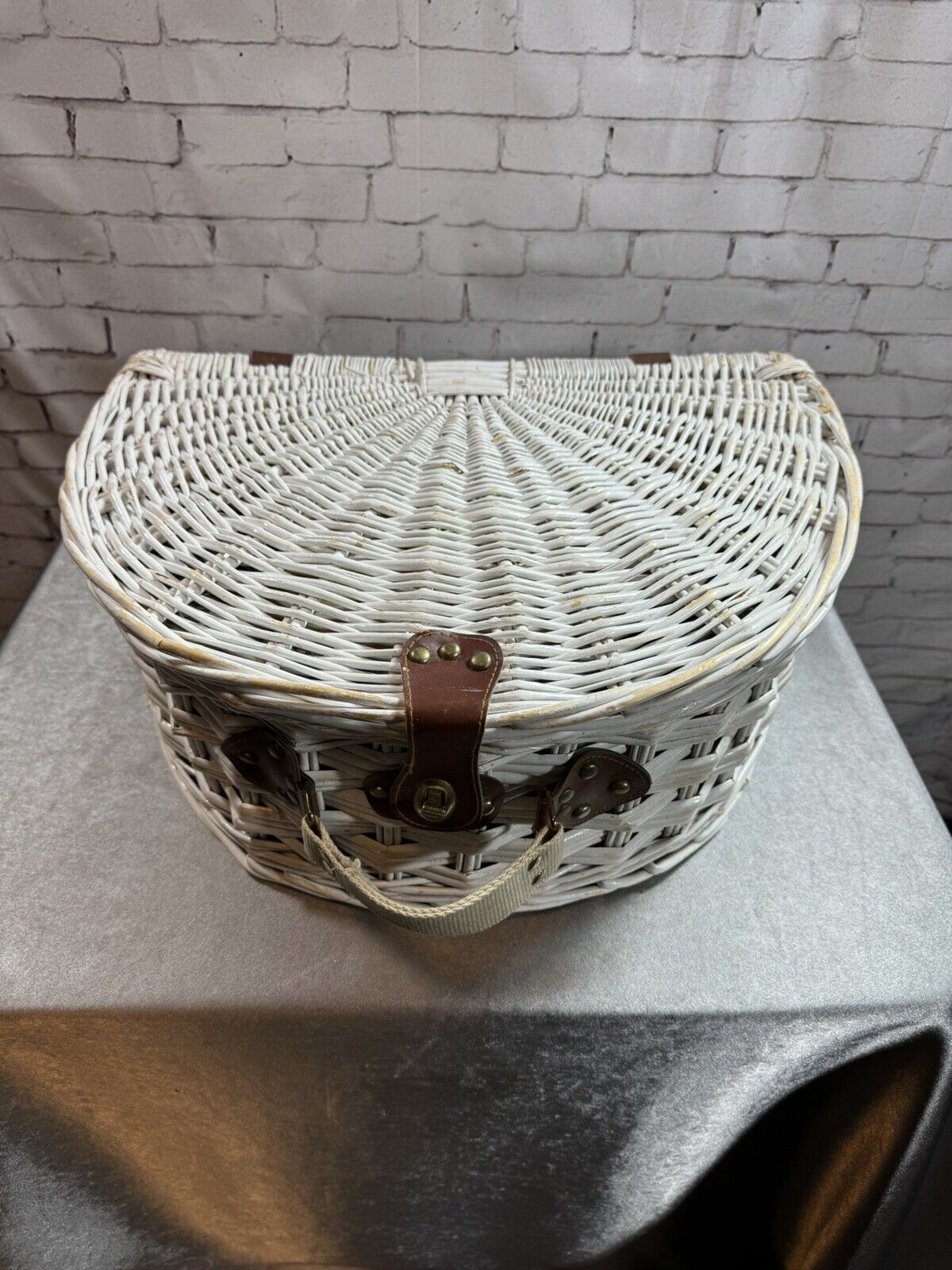 Handwoven English Style Picnic Outdoor Leisure Basket Set For Two TNO MISC