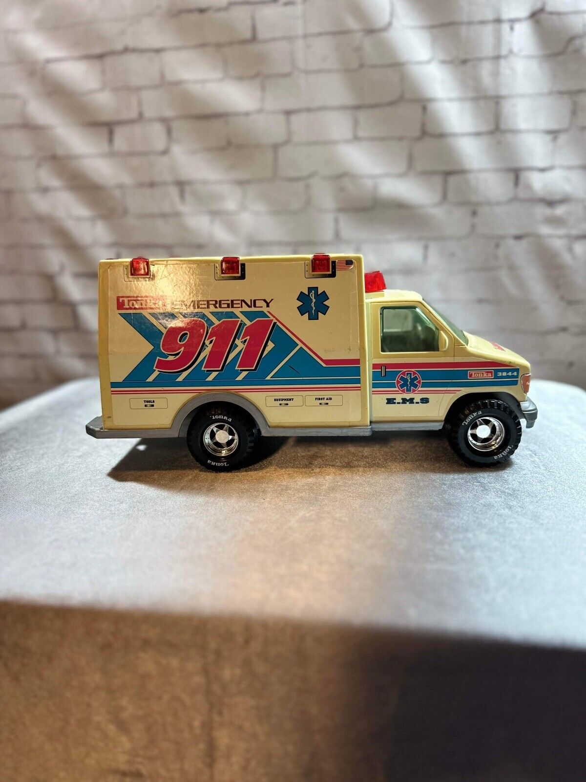 Nylint Code Blue Emergency Services 911 Ambulance - 1993 - WORKS! VTY