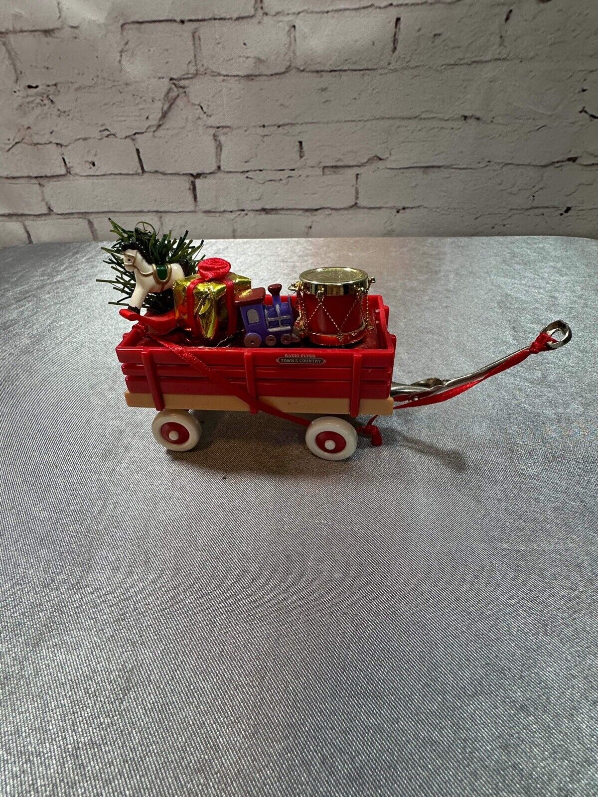 1980s Red Radio Flyer "Town & Country" Wagon 7x2x2" Christmas Ornament VTY 003