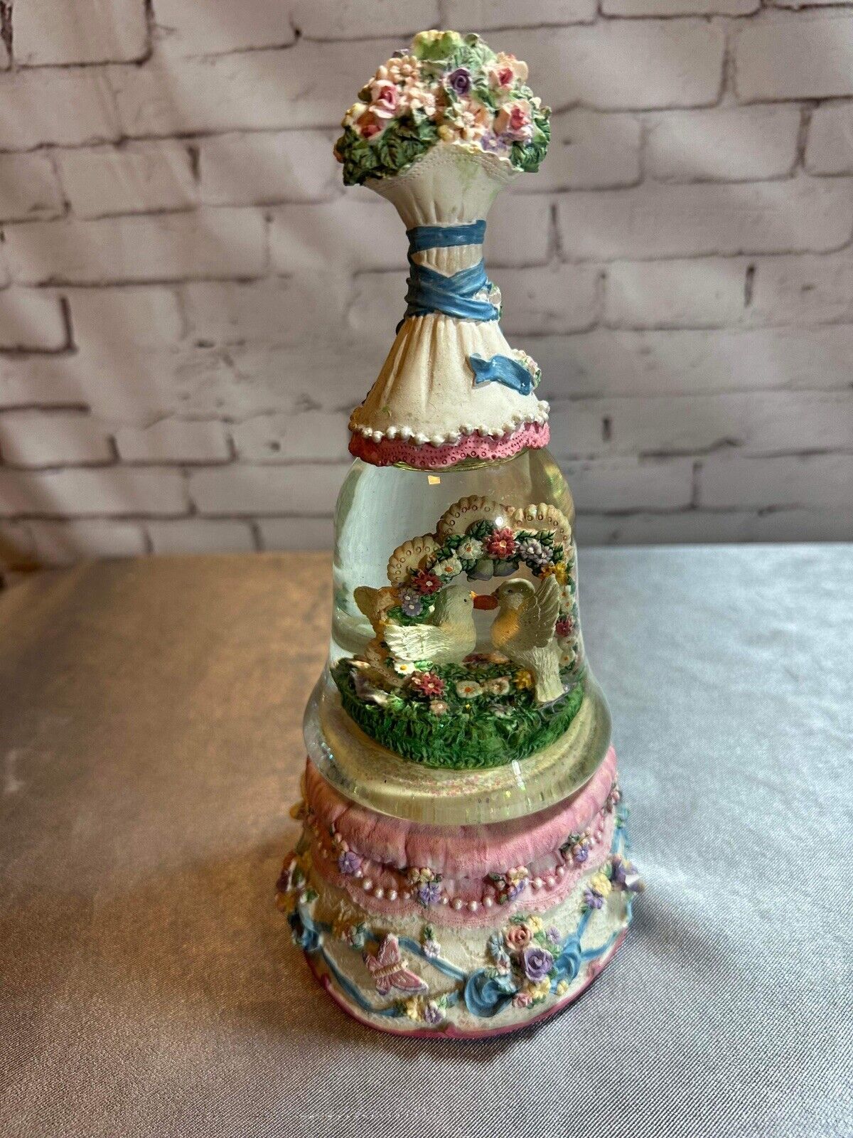 Vintage Musical dove Snow Globe Flowered Bouquet Plays “The Entertainer” VCFG