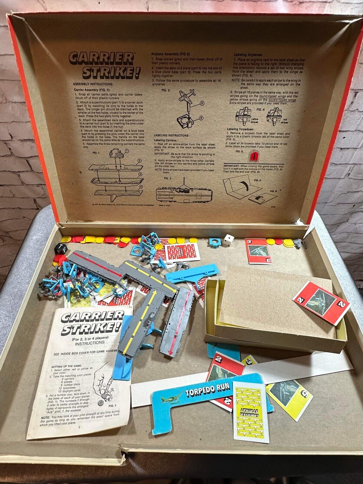 VINTAGE 1977 CARRIER STRIKE! NAVAL STRATEGY BOARD GAME MILTON BRADLEY VGM