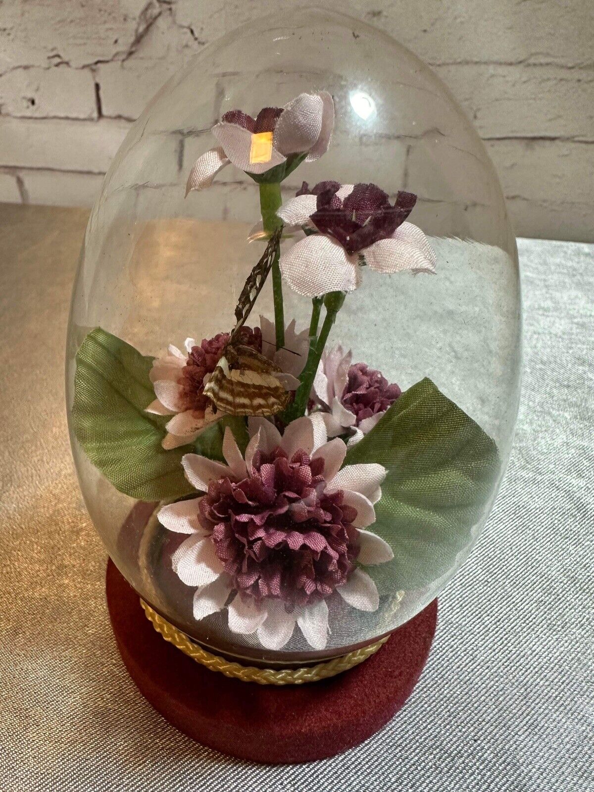 VGT Real Butterfly Taxidermy w/ Silk Flowers in Glass Dome on Wood Base VFG QCC