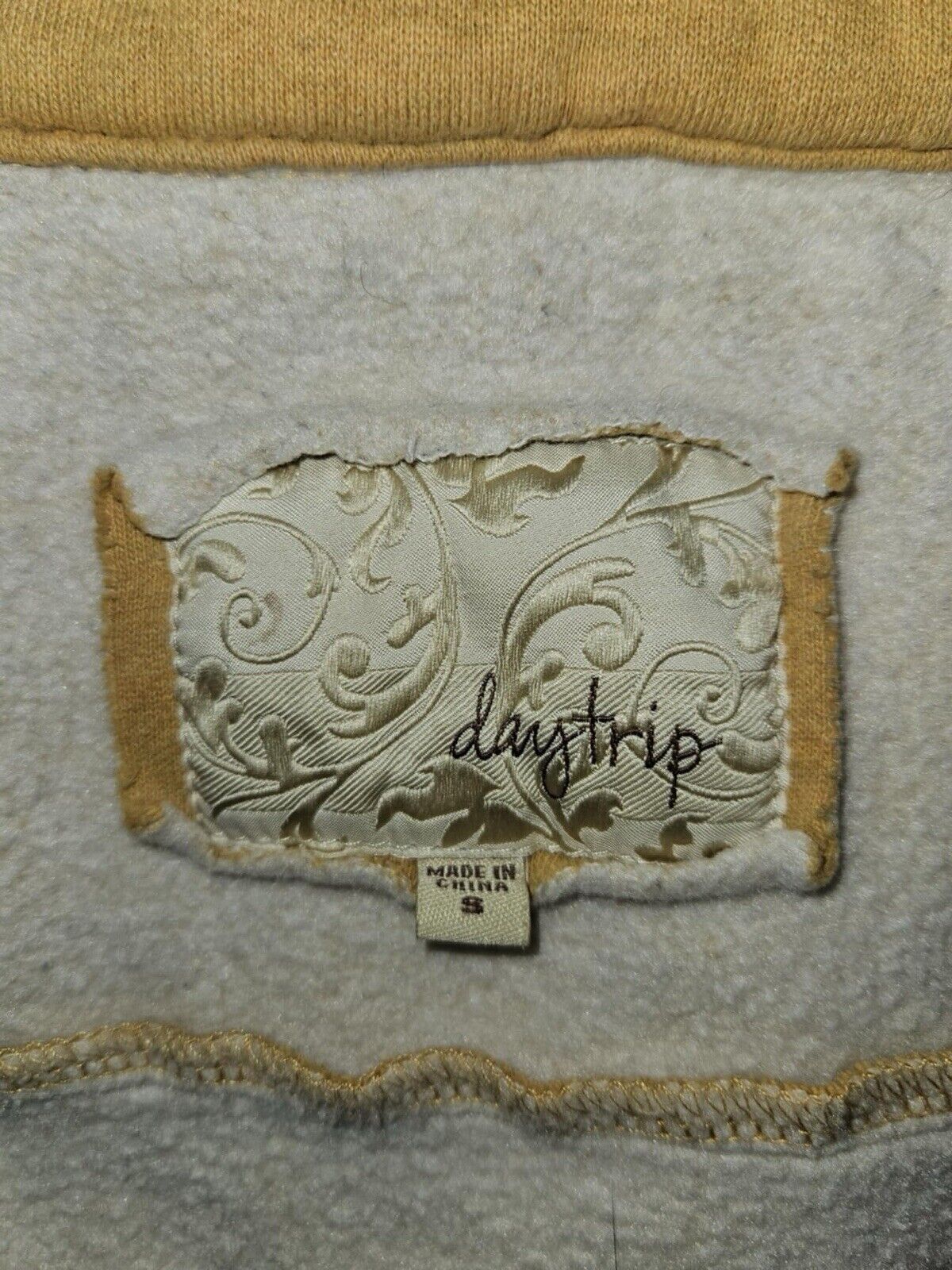 Daytrip by Buckle Women’s Button Up Yellow Jacket Size Medium WCLTH