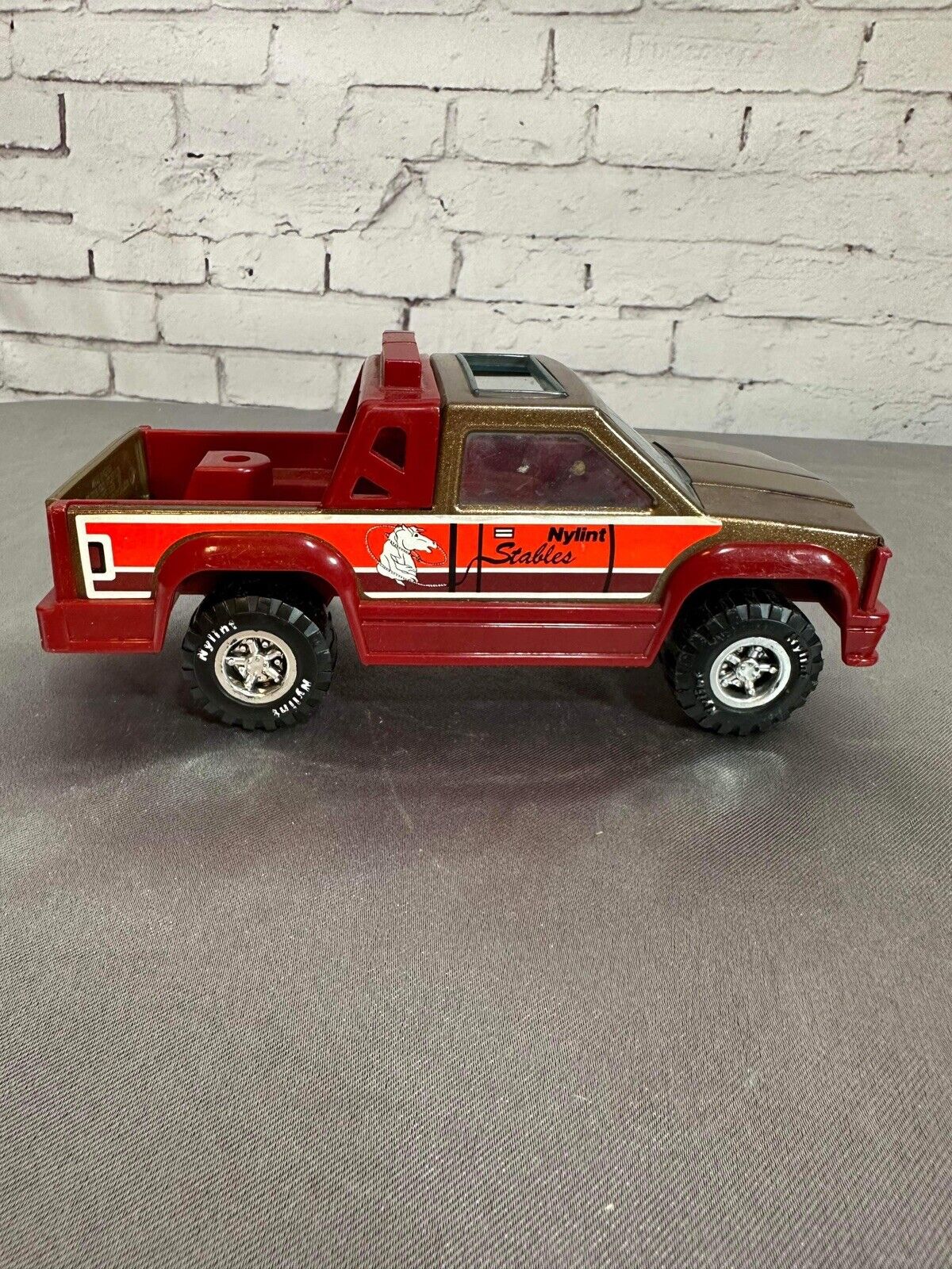 Vintage 1989 Nylint Stables 8" Pick-up Truck VTY