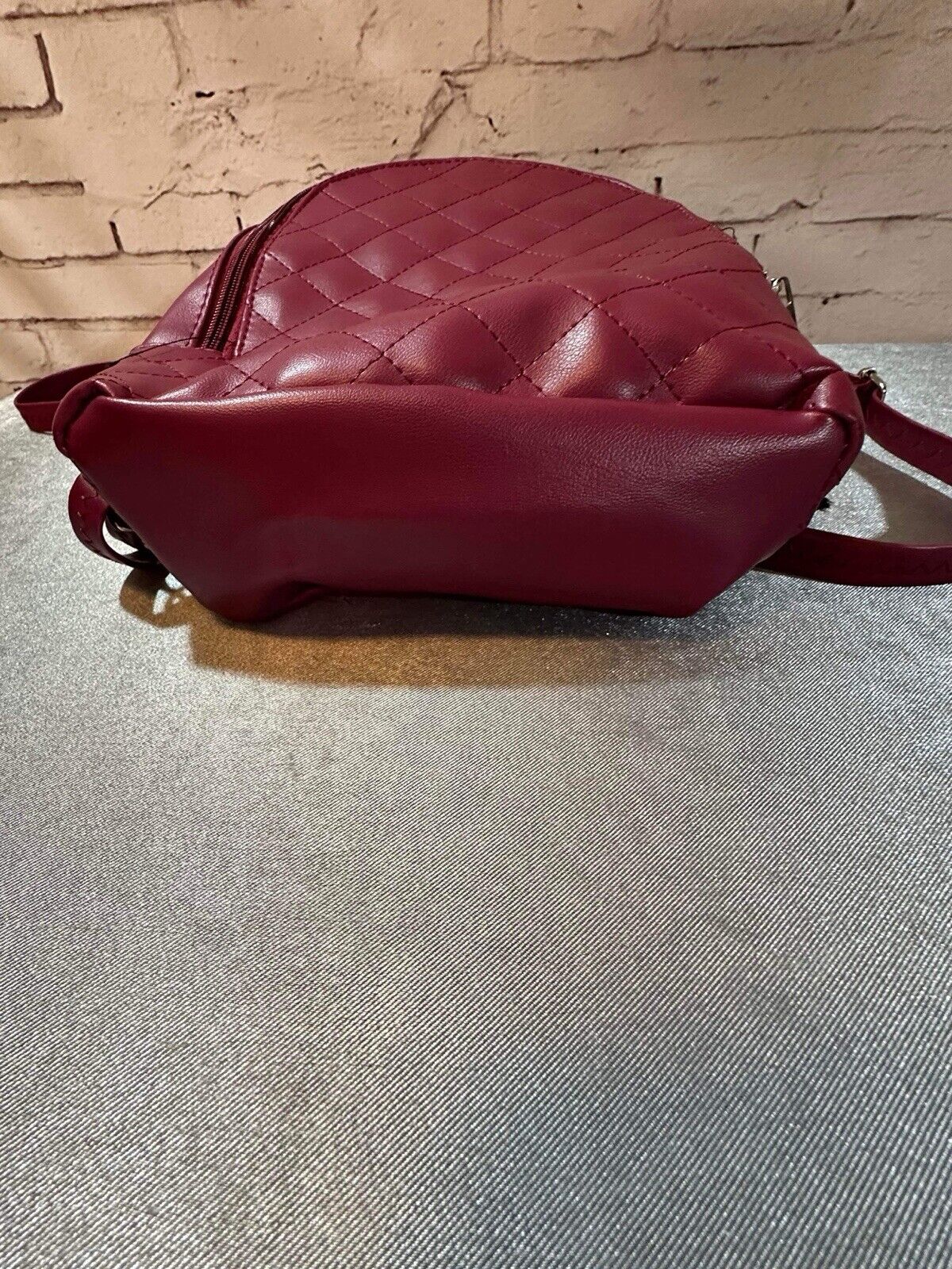 Forever 21 BurgundyFauxPatent Zip Quilted Backpack Handbag PreOwned WCLTH