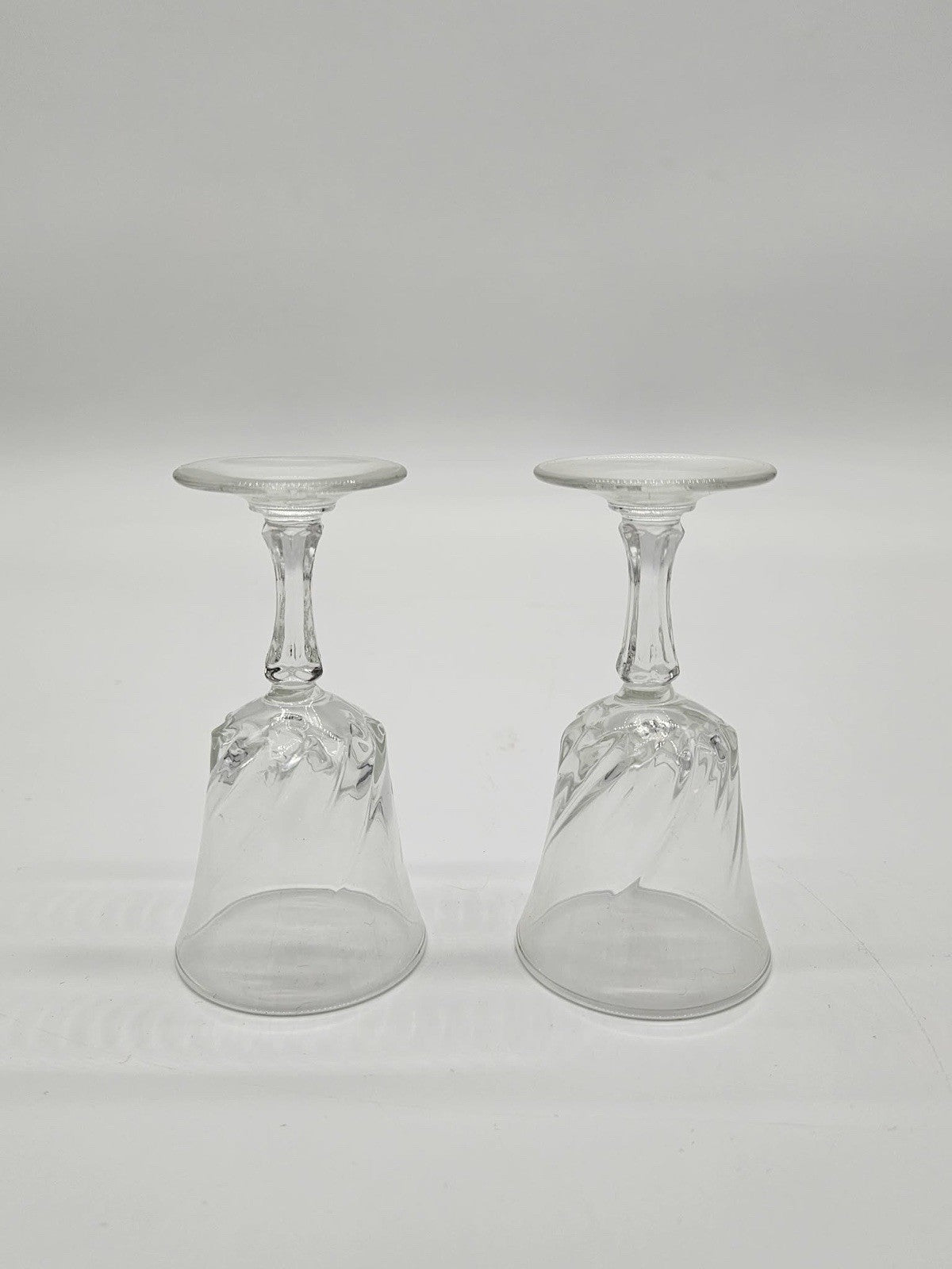 PAIR OF D'ARQUES /DURAND "FAMMES" CUT CRYSTAL CLARET WINE GLASSES 6-3/8"