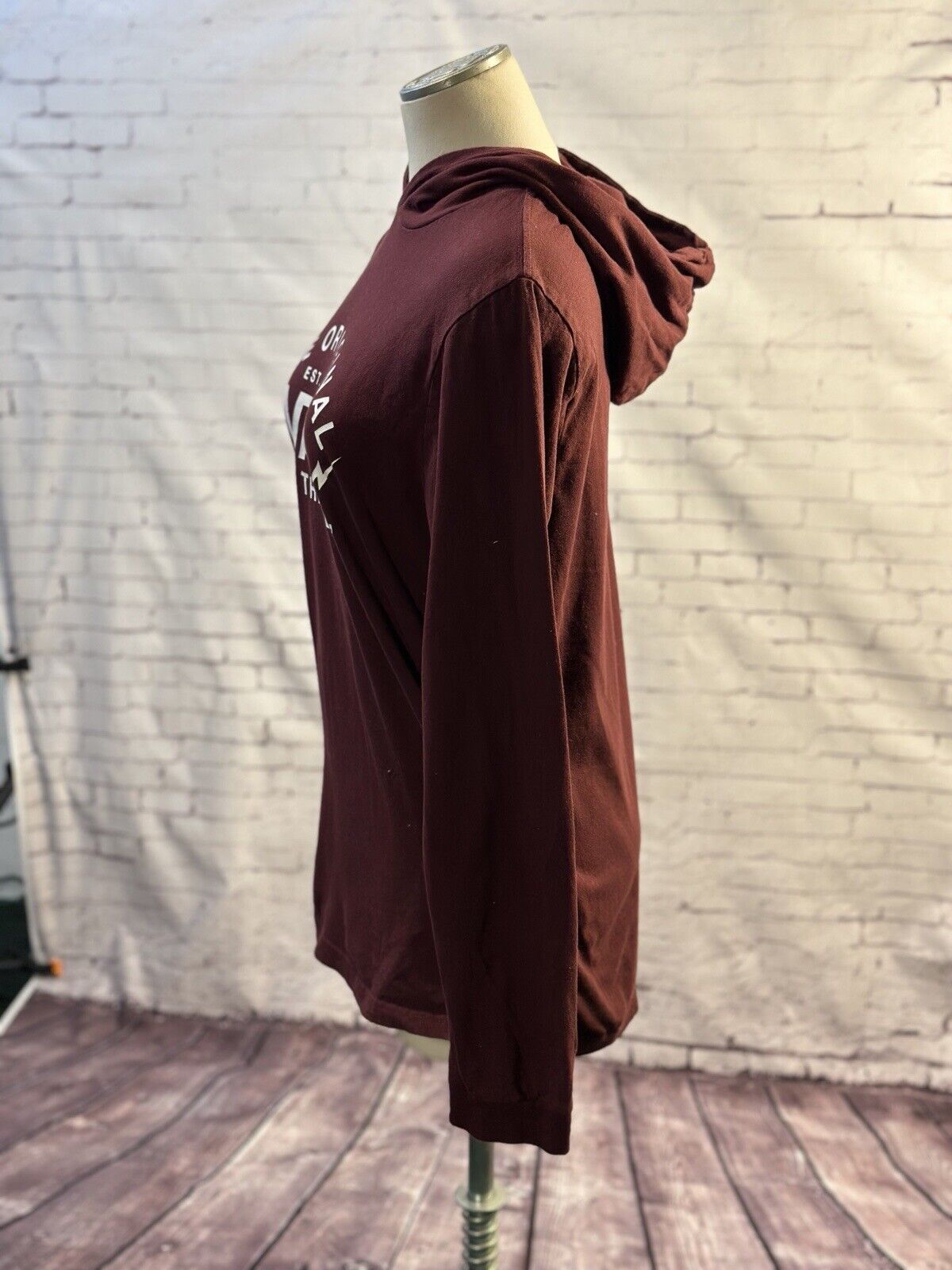 Vans long sleeve hooded tshirt, boys/youth XL, burgandy WCLTH