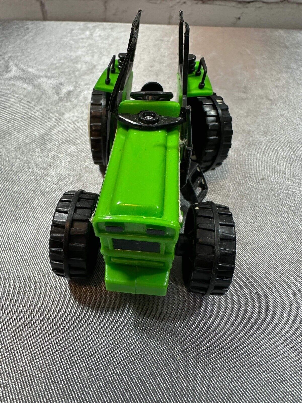 Vintage Farm Motor Tractor VTY 004