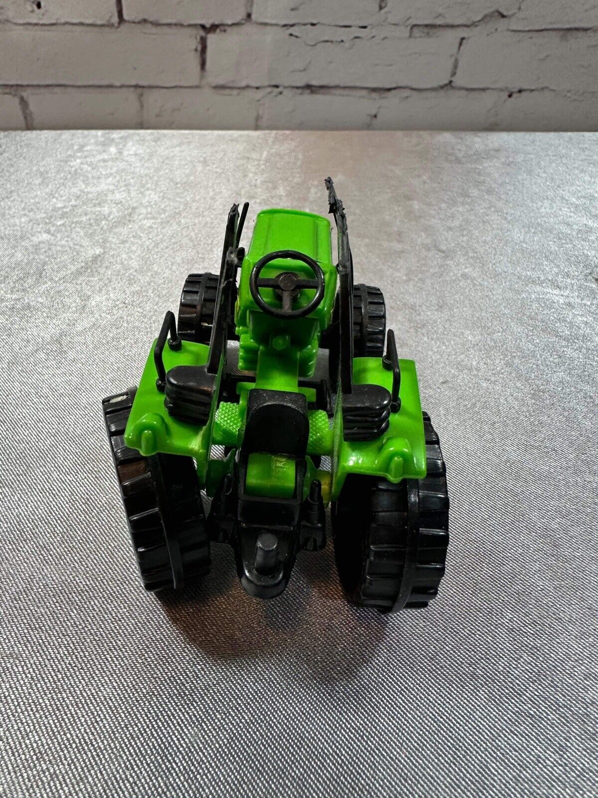 Vintage Farm Motor Tractor VTY 004