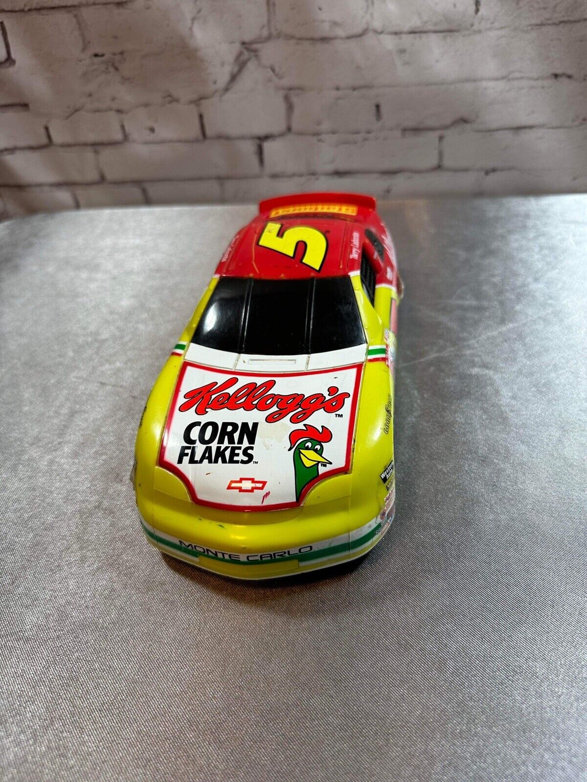 1995 Edition Racing Champions #5 Terry Labonte 1:24 Scale Diecast NASCAR VCSM