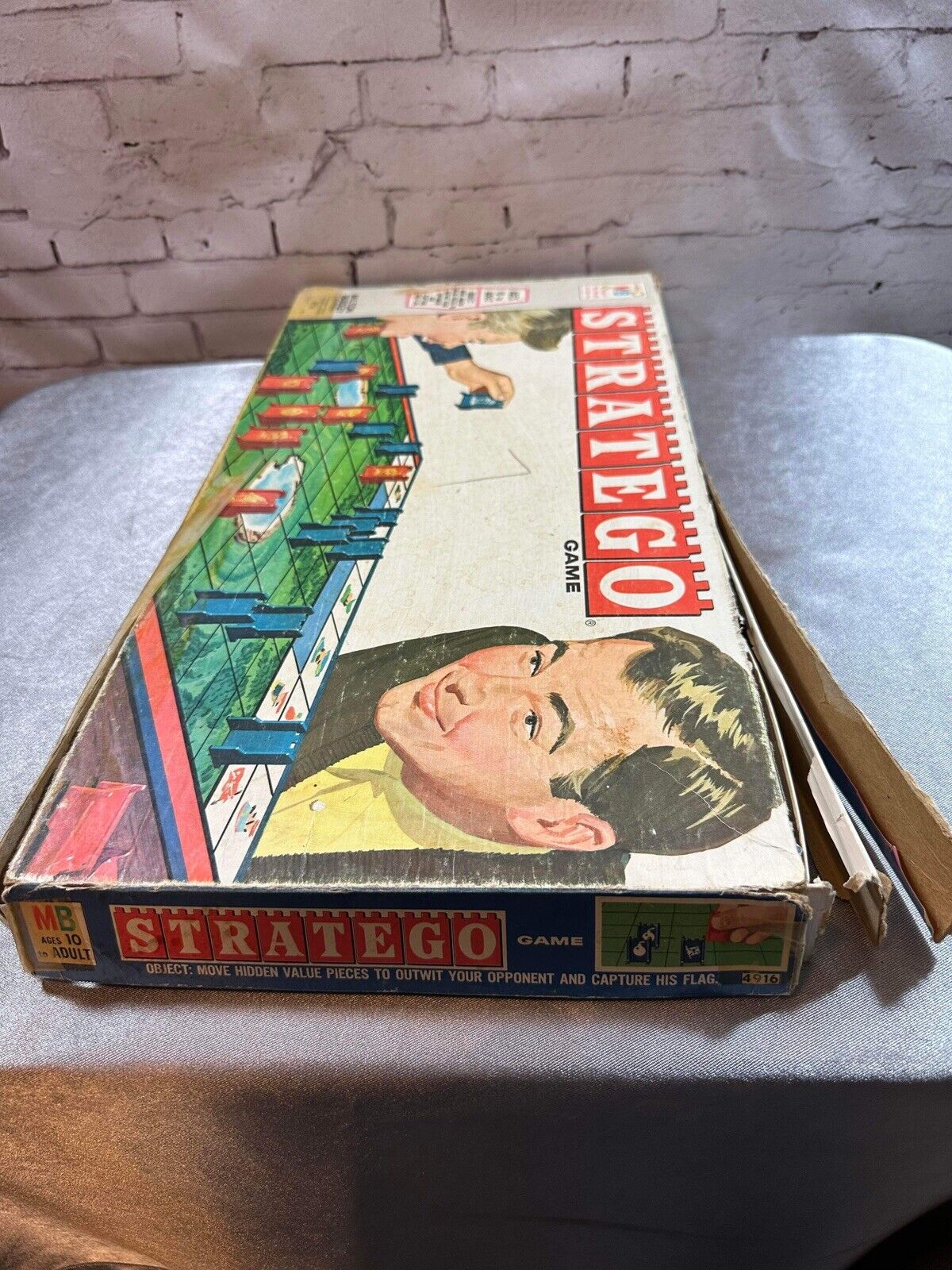 Vintage 1970 Stratego War Strategy Board Game 4916 complete. Damage Box. VTY