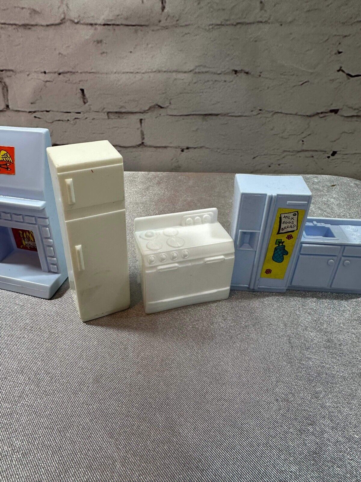Lot of 14 Vintage Miniature Dollhouse Furniture & Appliances VTY 004
