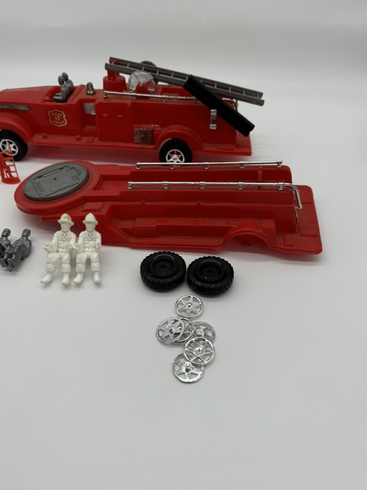 VINTAGE MPC FIRE TRUCK PLASTIC FIREMEN TRUCK, FIGURES & MORE VTY