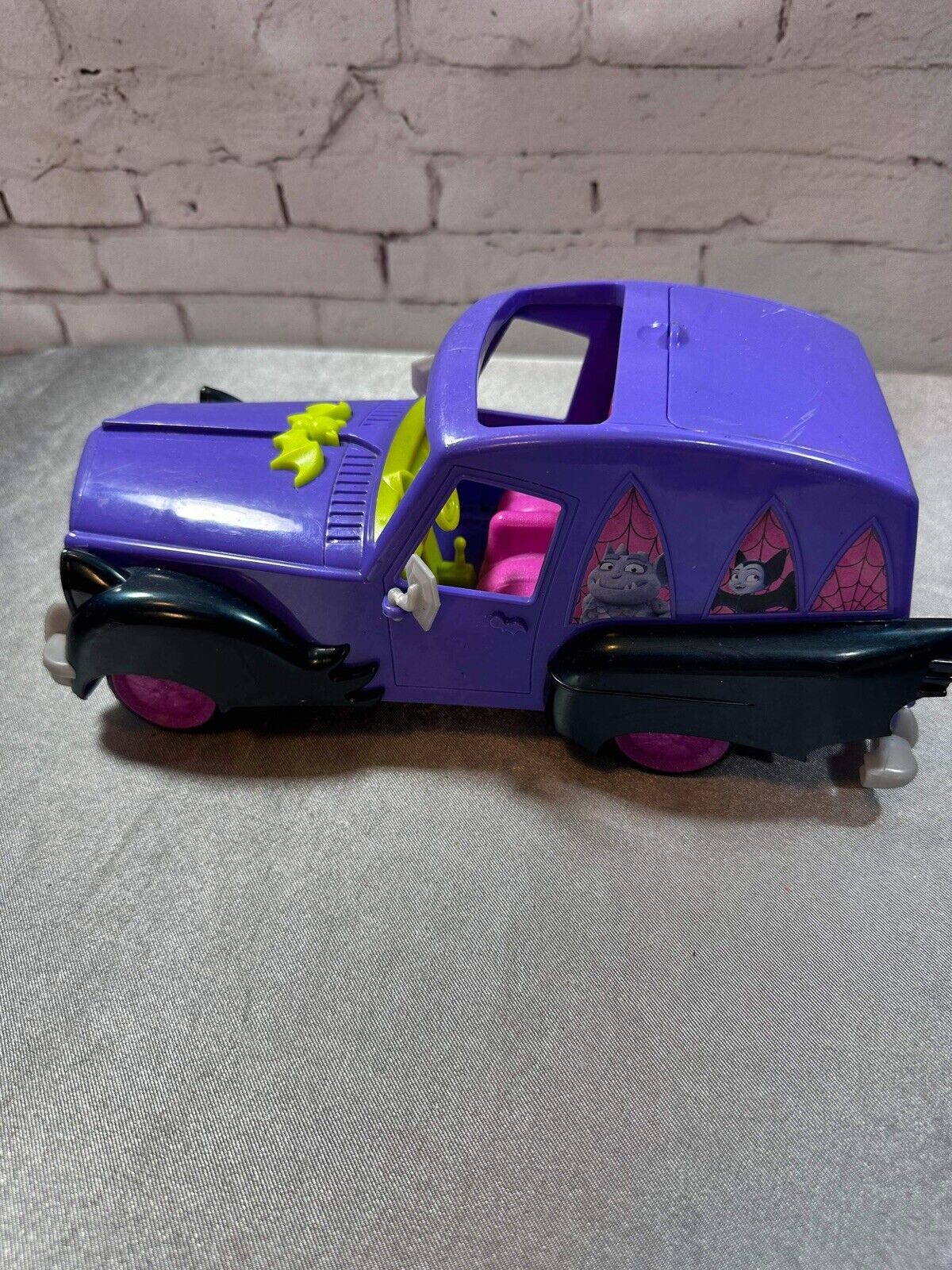 Disney Vamprina and The Scream Girls Figures Set w/ Car VTY 003