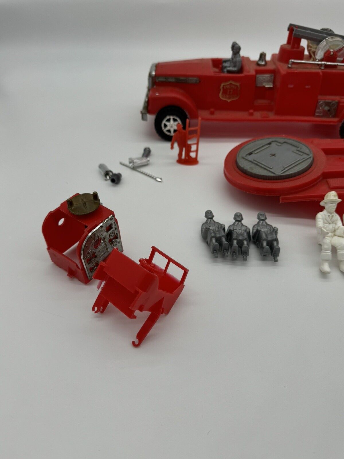 VINTAGE MPC FIRE TRUCK PLASTIC FIREMEN TRUCK, FIGURES & MORE VTY