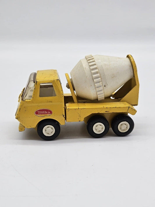 VINTAGE TONKA YELLOW CEMENT TRUCK  TOY
