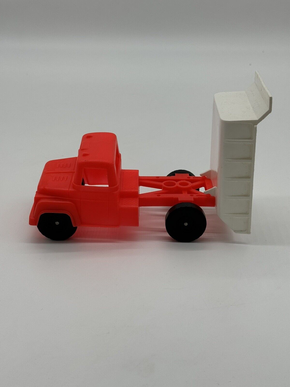 Plastic Truck American Plastics Dump Truck - VTY 005