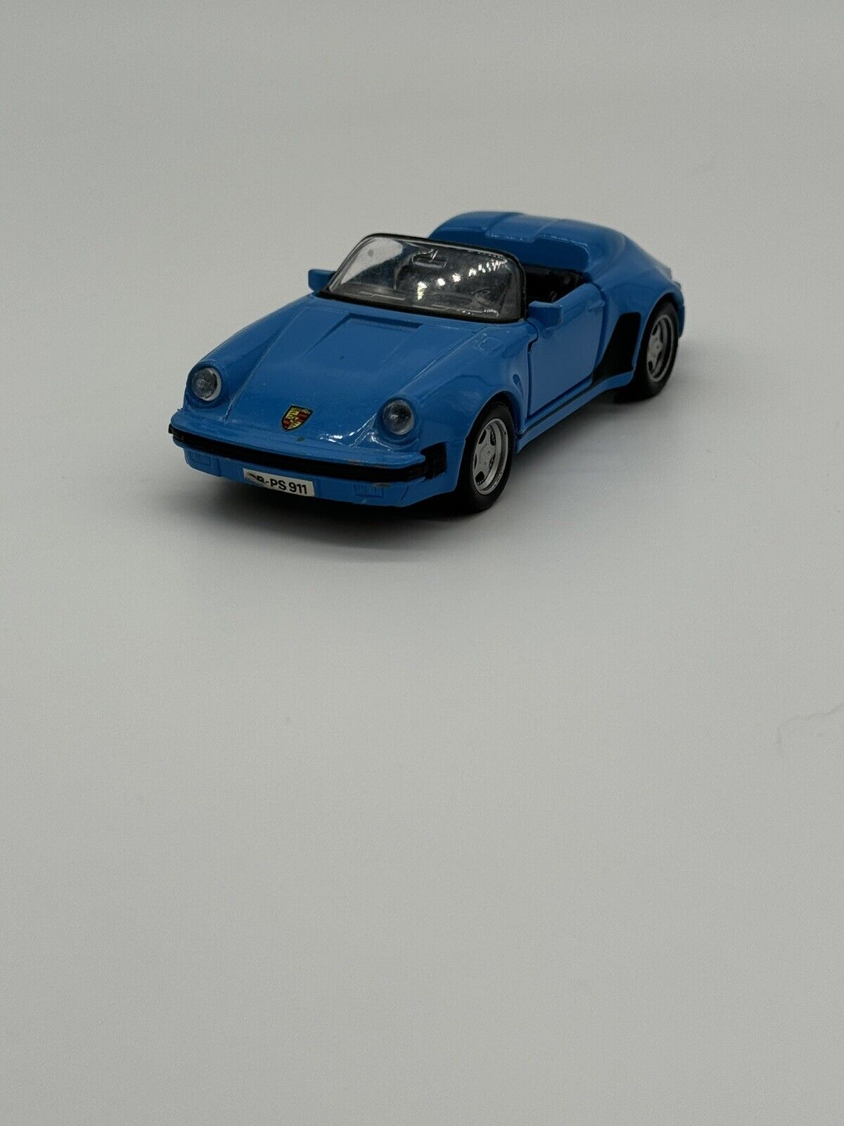 Maisto Porsche 911 Speedster 1:38 Scale Diecast Replica Model Blue Car CTY 006