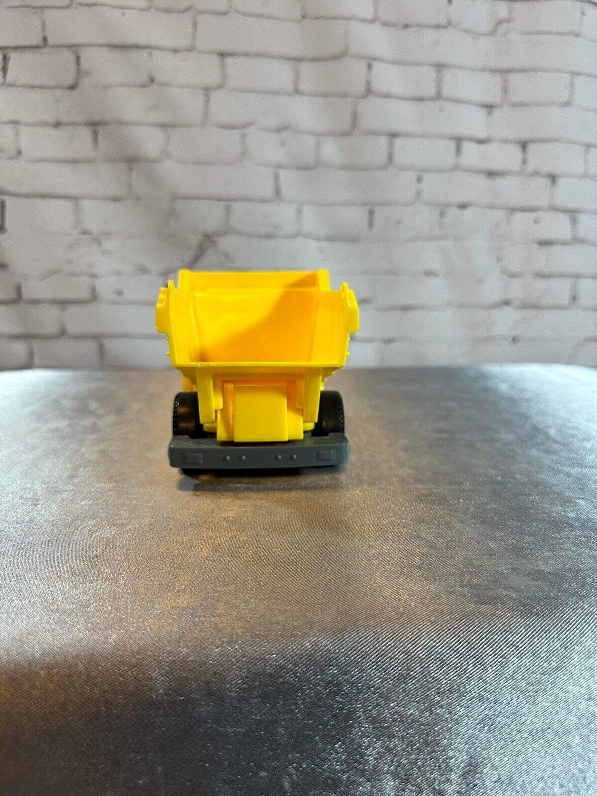 FISHER PRICE DUMP TRUCK PLASTIC 7"X 4" LEVER ACTION POPS UP BACK VTY