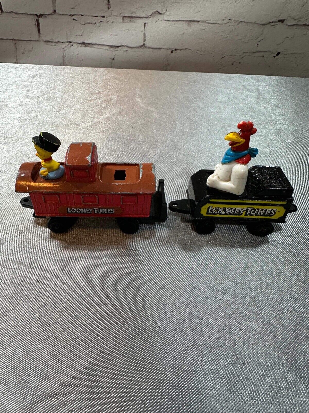 1989 ERTL LOONEY TUNES BUGS BUNNY & FRIENDS DIE CAST METAL TRAIN VTY