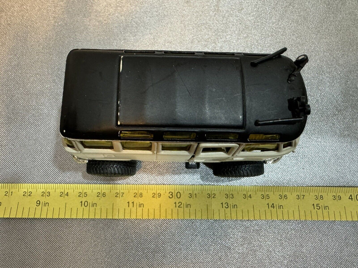 Maisto 4x4 VW Volkswagen Van Samba Off Road, Cream Color, 1/40 VTY 005