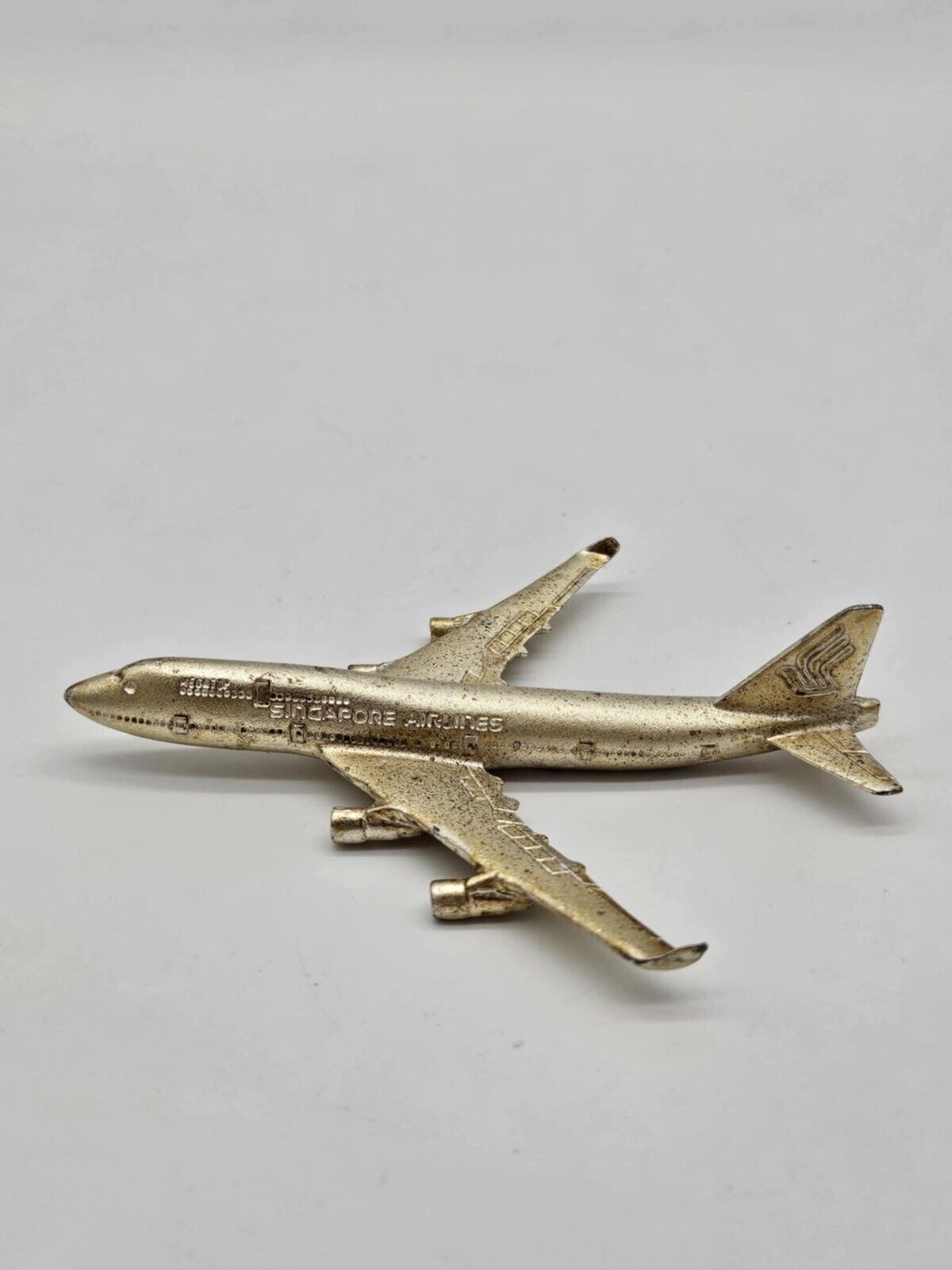 1/250 Scale Airplane Model - Vintage Golden Singapore Airlines Airbus A380-800