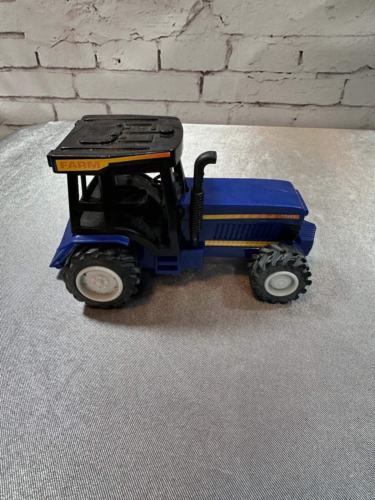 Unmarked Vintage Harvesting Farming Truck VTY 004