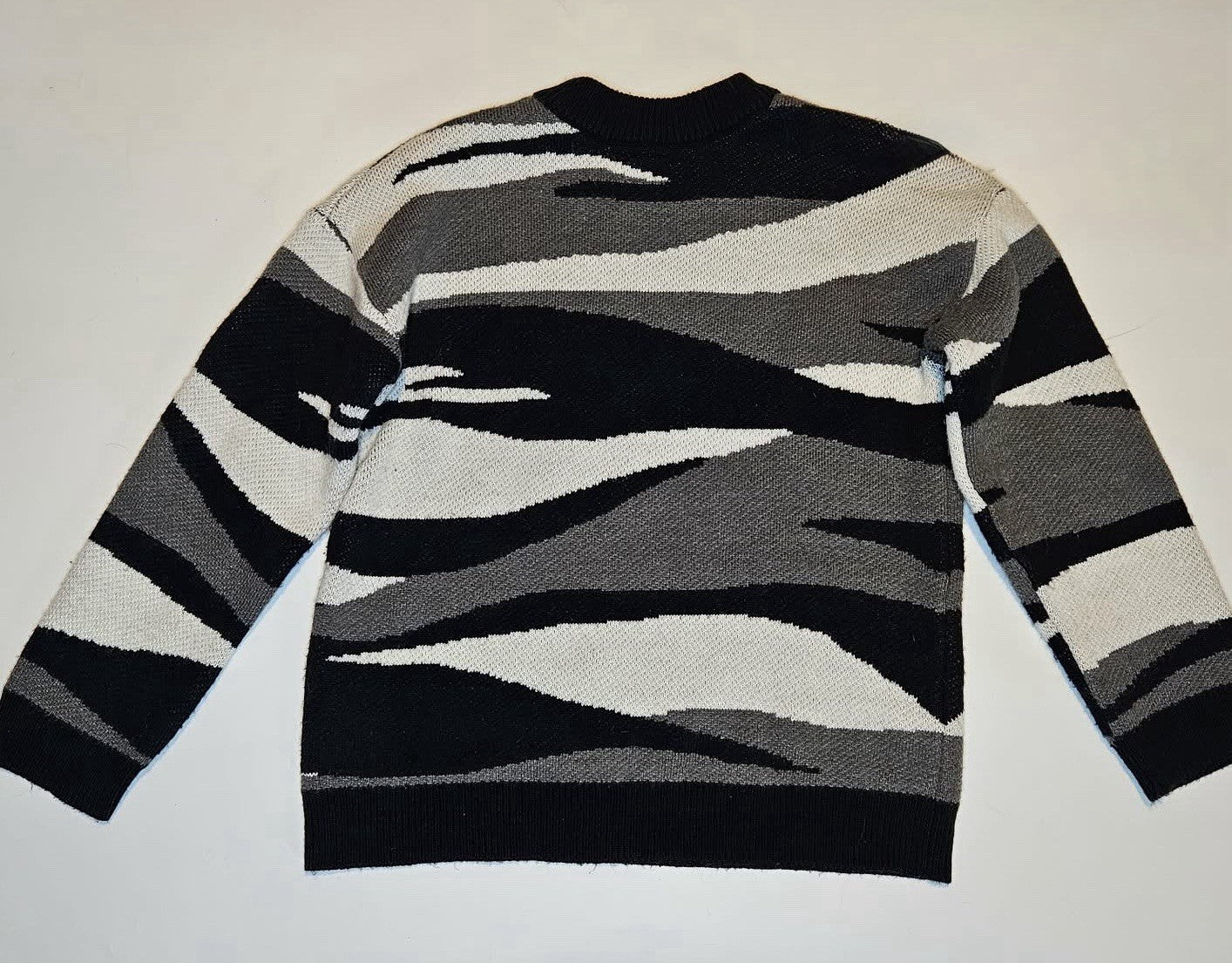 Women’s Black Gray White Abstract Knit Sweater Size M
