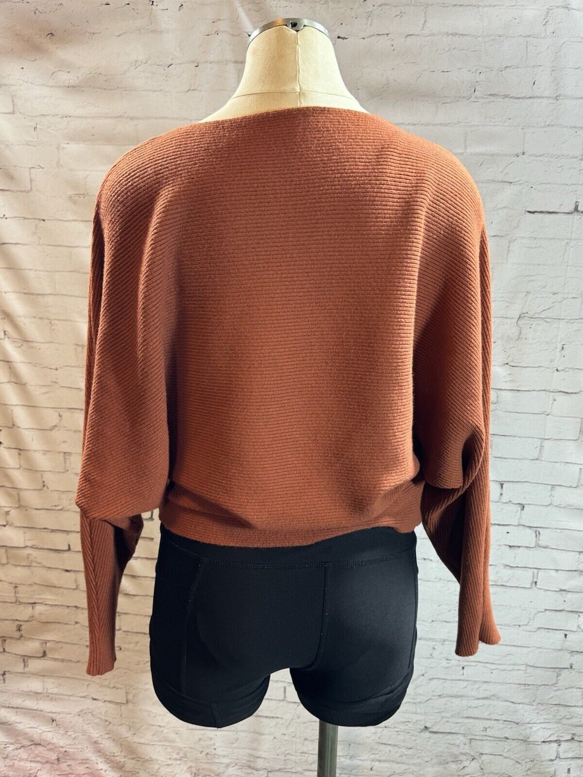 Women’s SZ M oversized Tunic Fitted Waistline Slit Neck Sweater - WCLTH 001