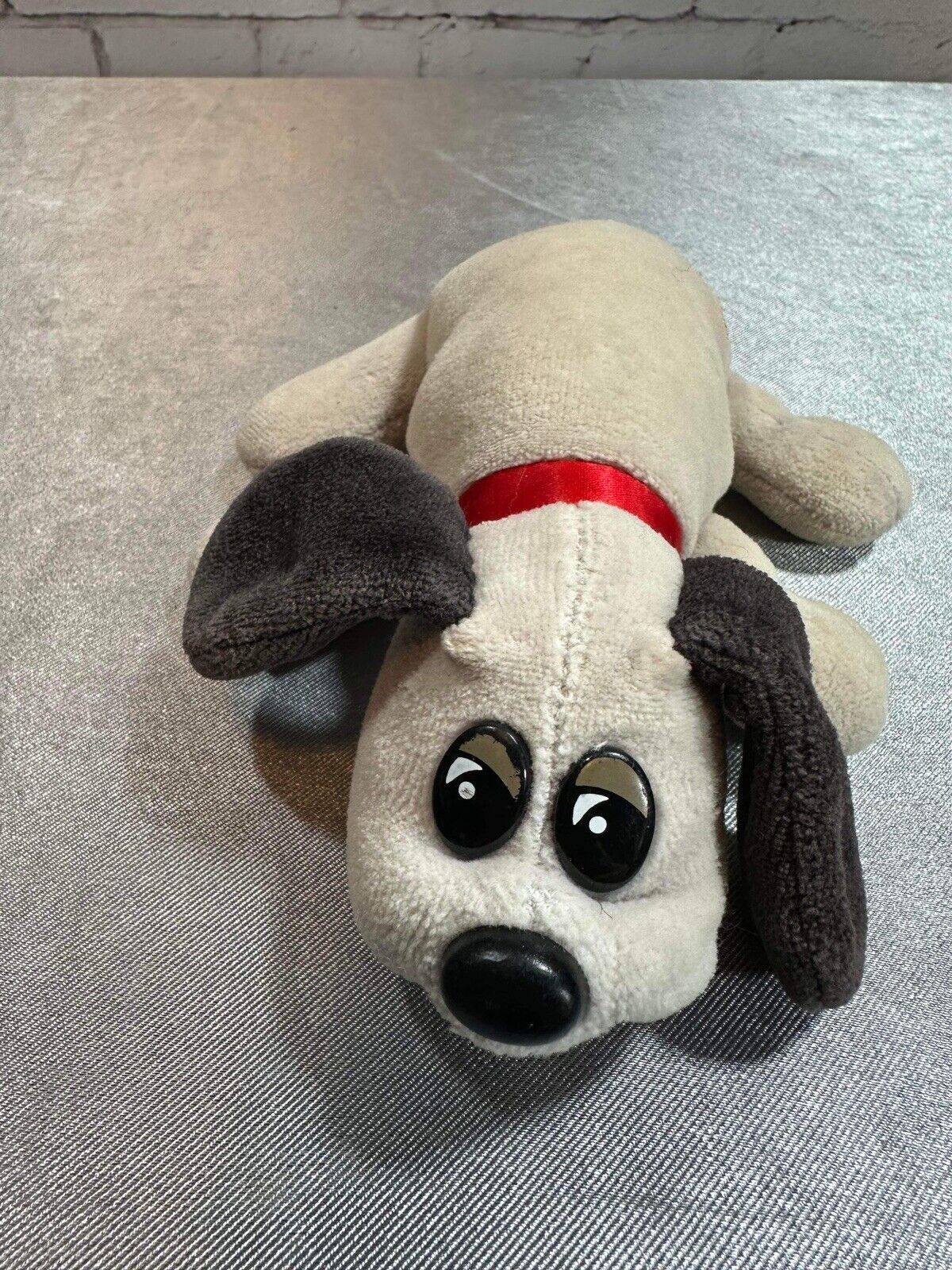 Vintage LOT 1980s Pound Puppies Dog House, 2 Lg Dogs, 3 Sm Dogs + Pound Kitty VCTY FNF