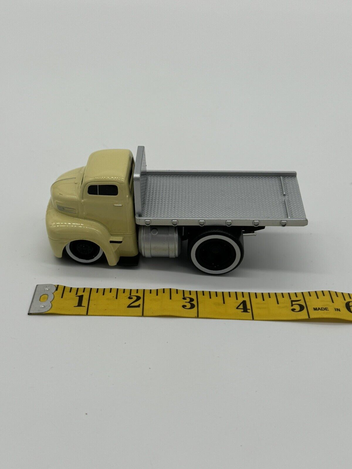1950 Ford Coe Flatbed Truck Collectible 1/64 Scale Diecast Model Collector 006