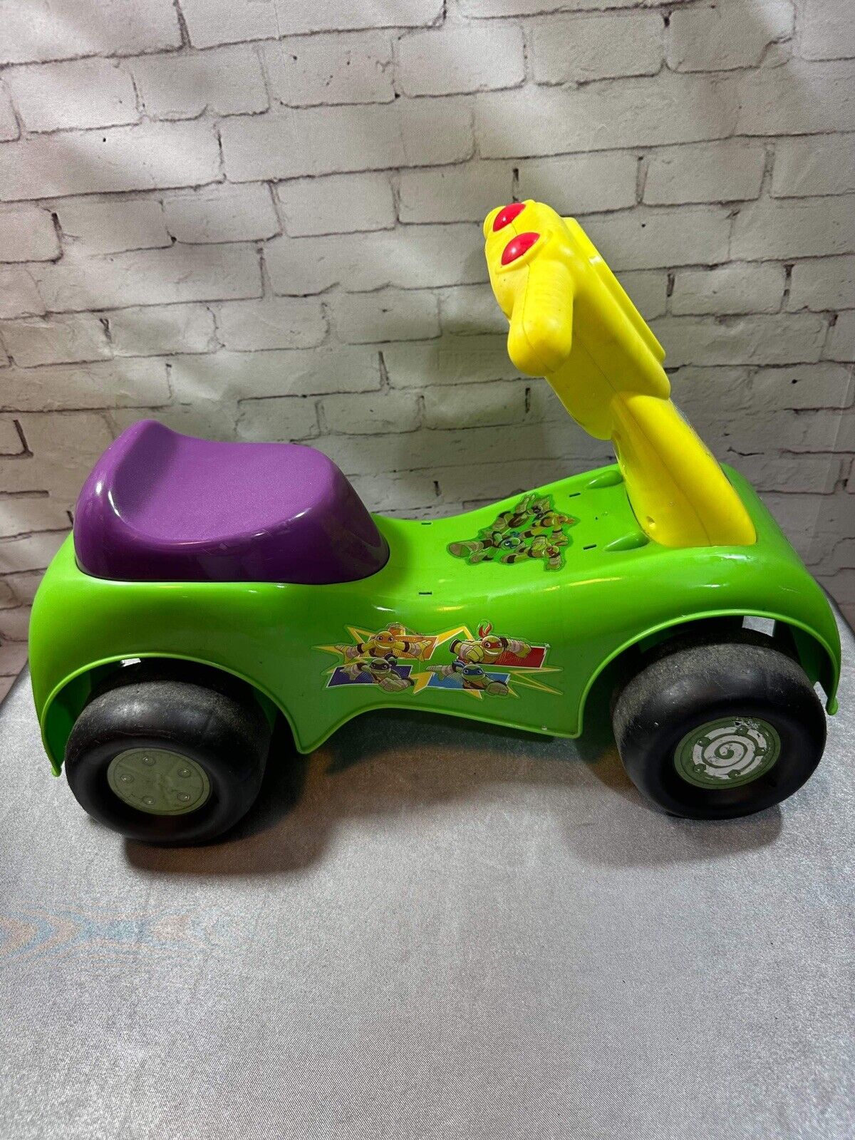 Teenage Mutant Ninja Turtles Half-Shell Heroes Push 'N Scoot Ride On TMNT VTY