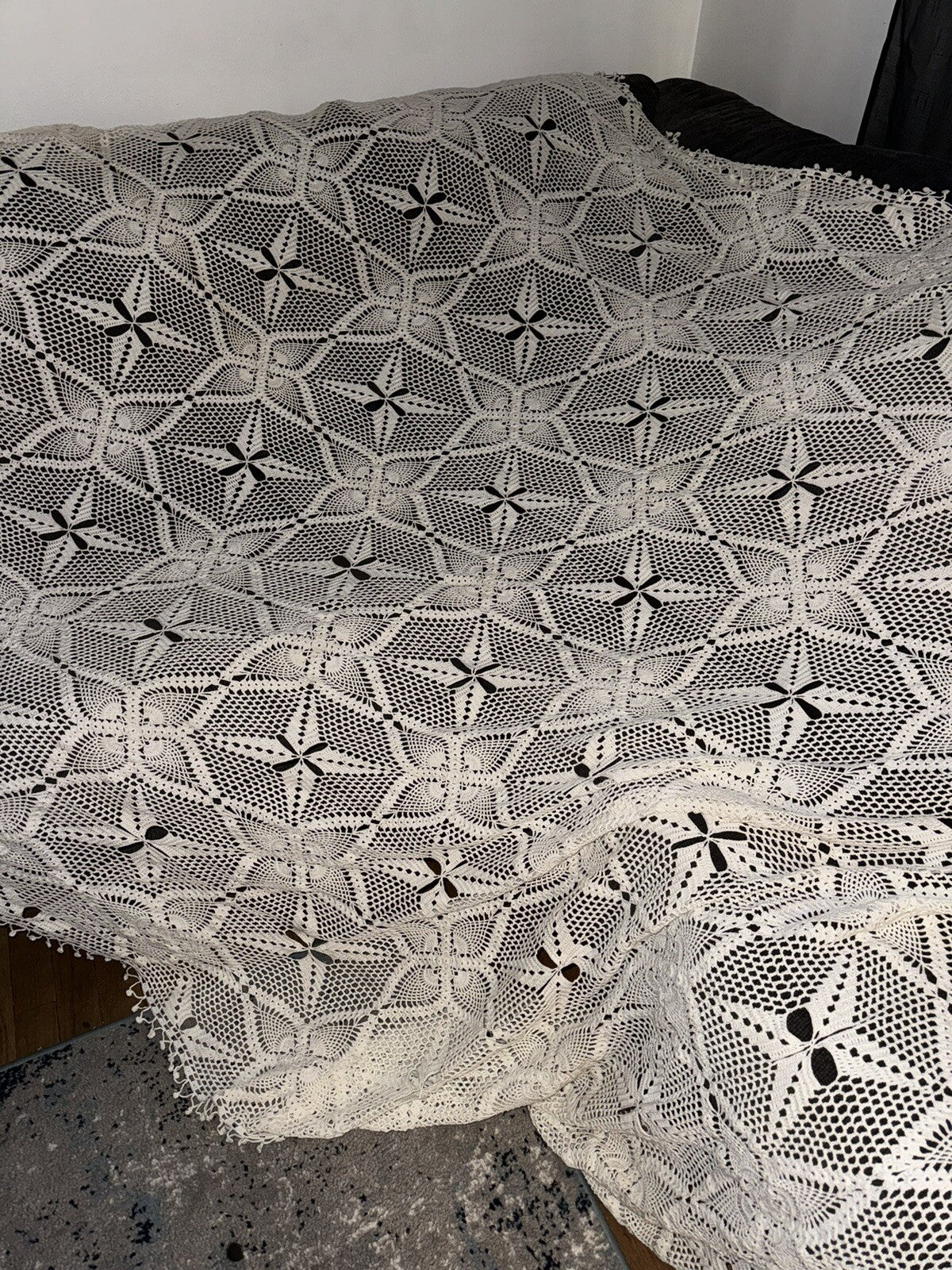 GORGEOUS Antique Hand Crocheted Bedspread Throw 120” X 90” King Sized VTG